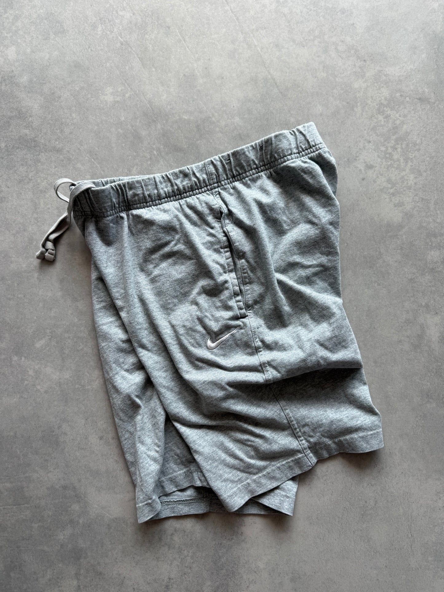 Nike muški basic sivi šorc (M)