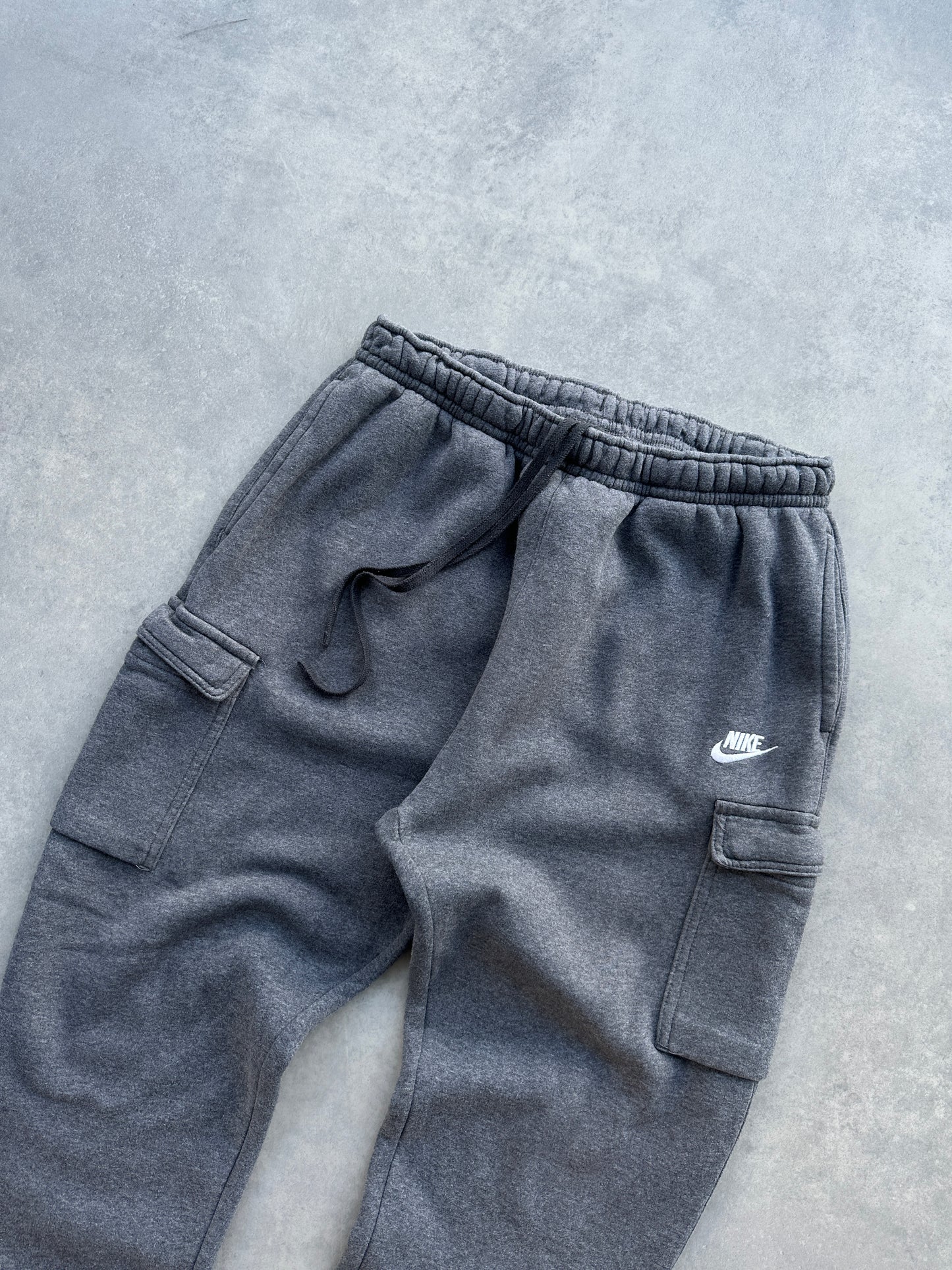 Nike muška siva cargo trenerka (XL)
