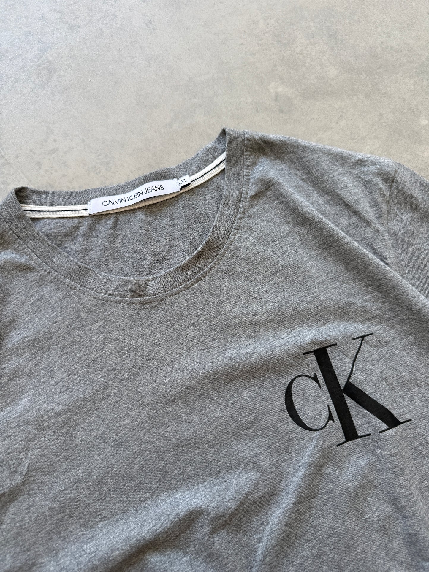 Calvin Klein muška siva majica (XXL)