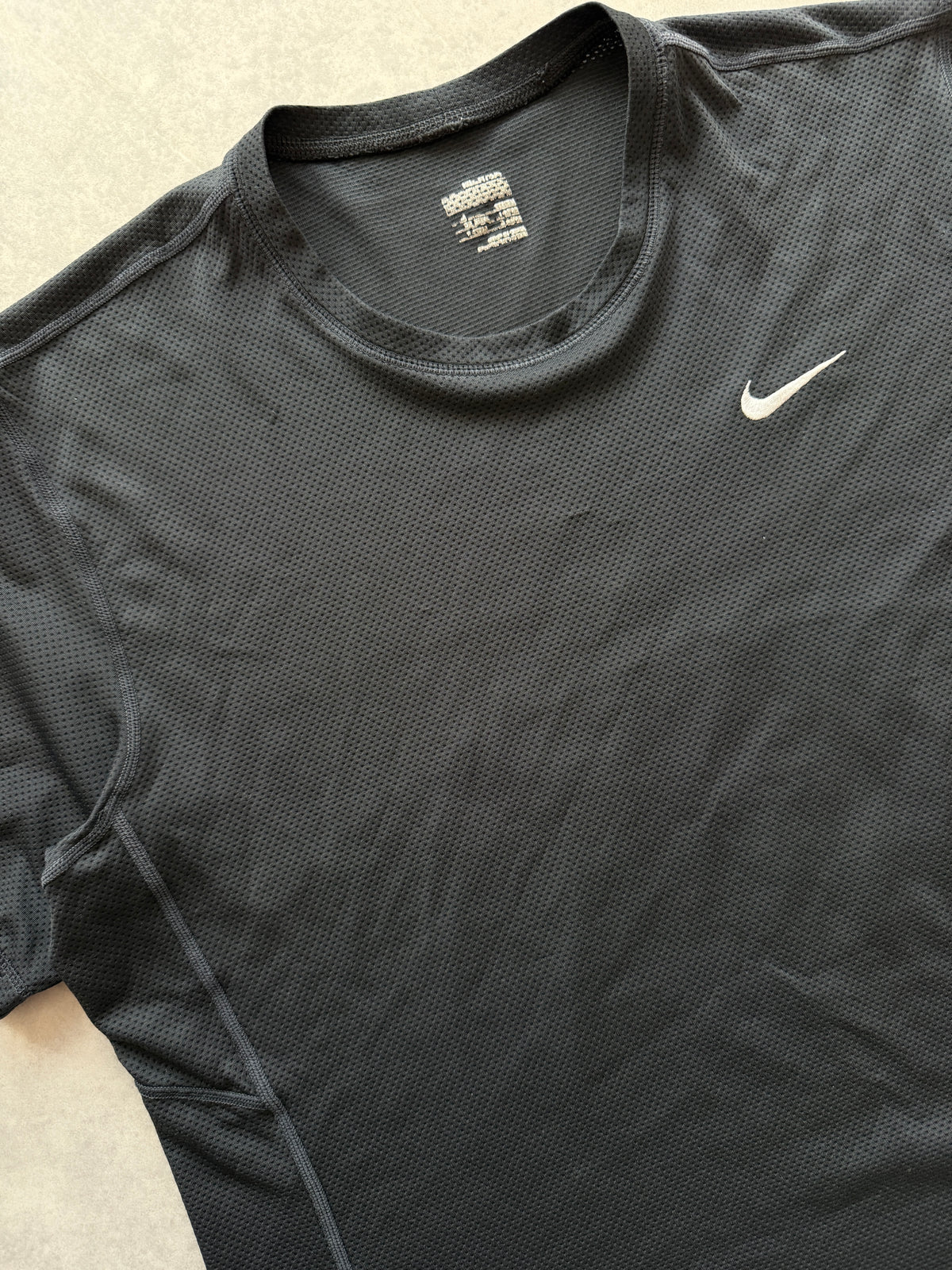 Nike Dri Fit muška crna slim fit sportska majica (M)
