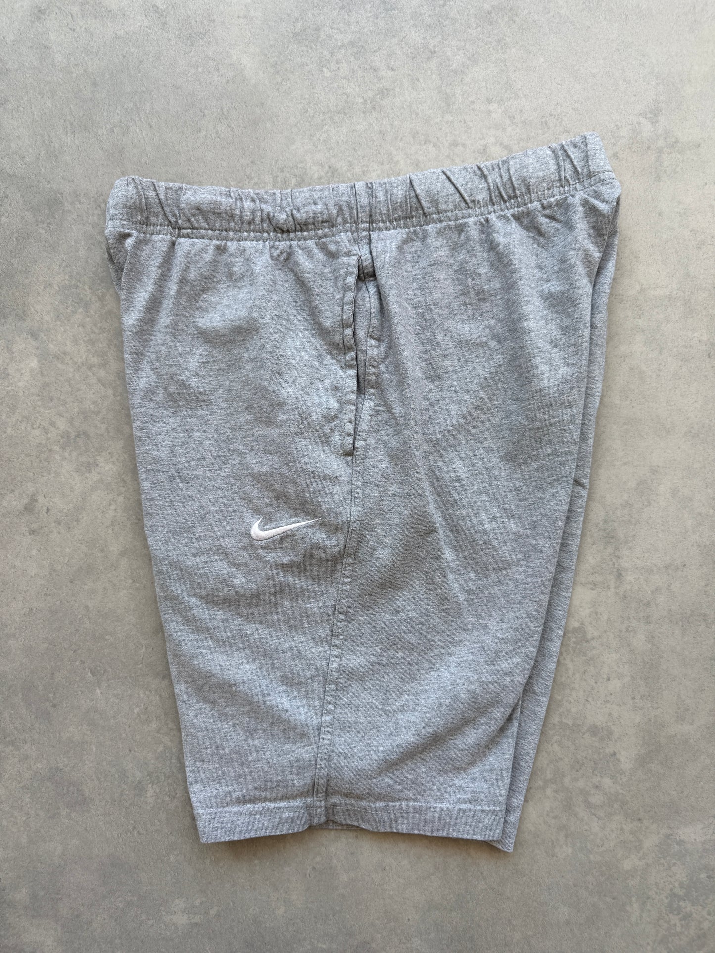 Nike muška basic sivi šorc (M)