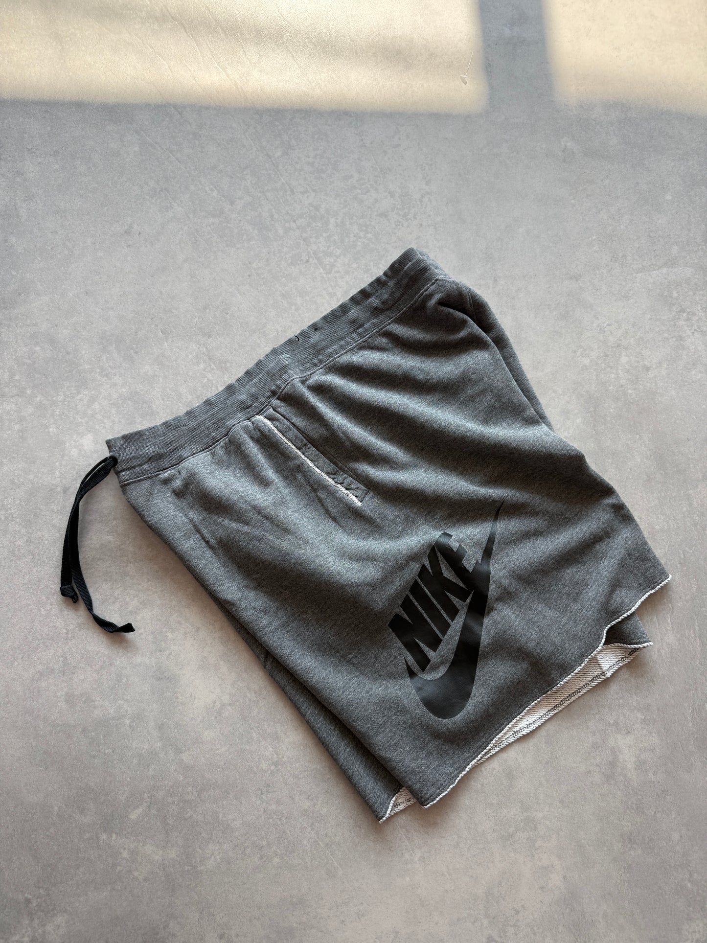 Nike muški sivi basic šorc (XL)
