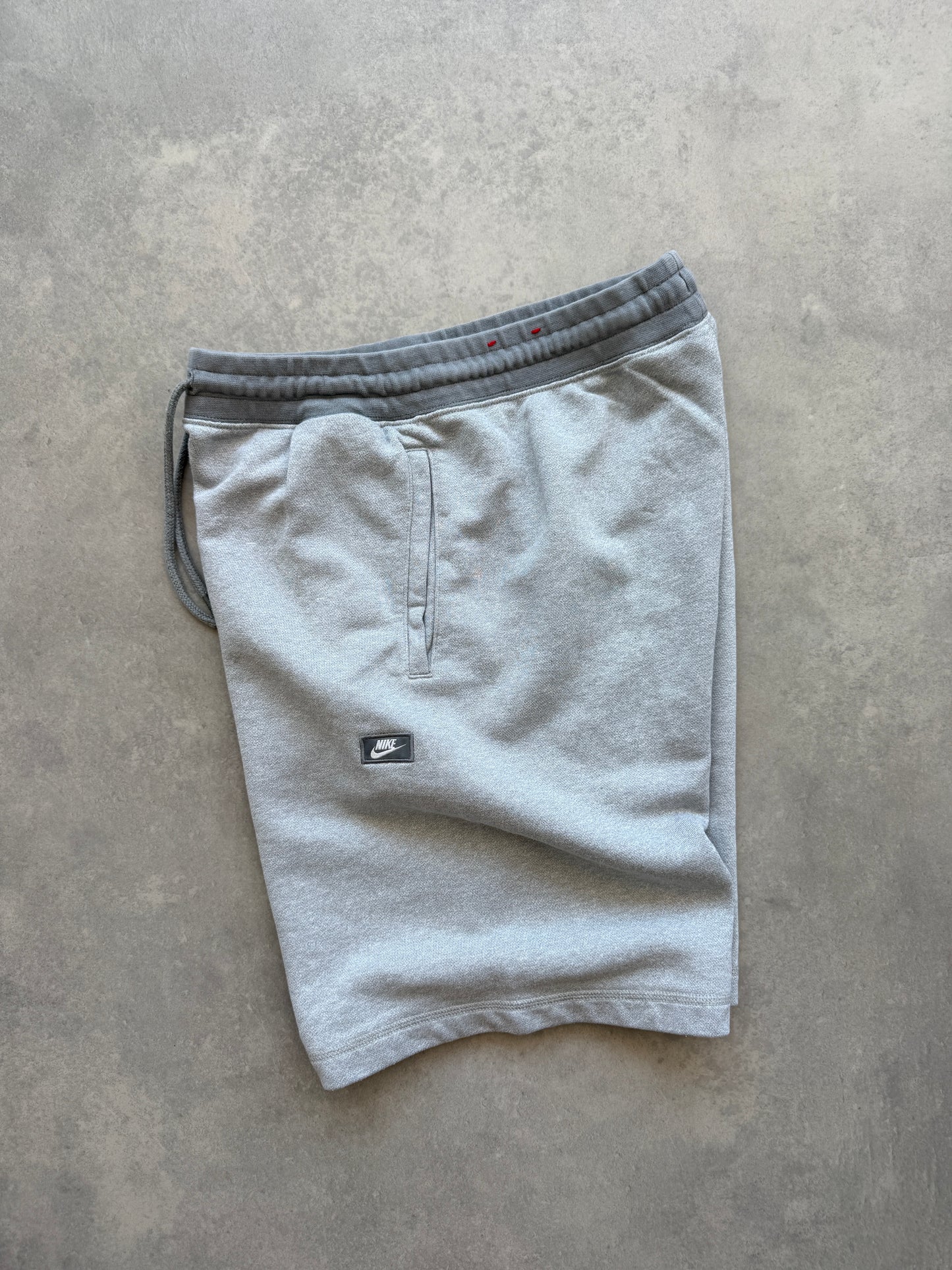 Nike muški basic sivi šorc (M)