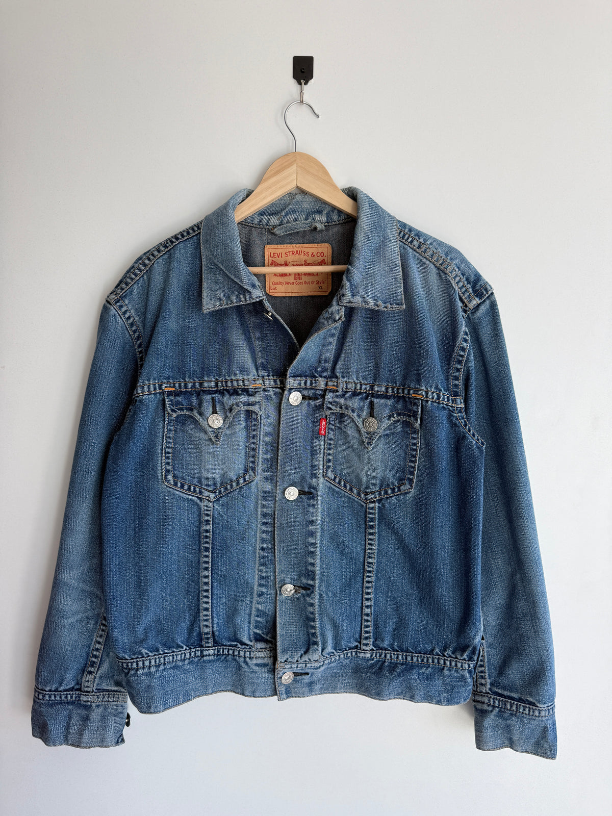 Levis vintage muška distressed cropped fit teksas jakna (L)