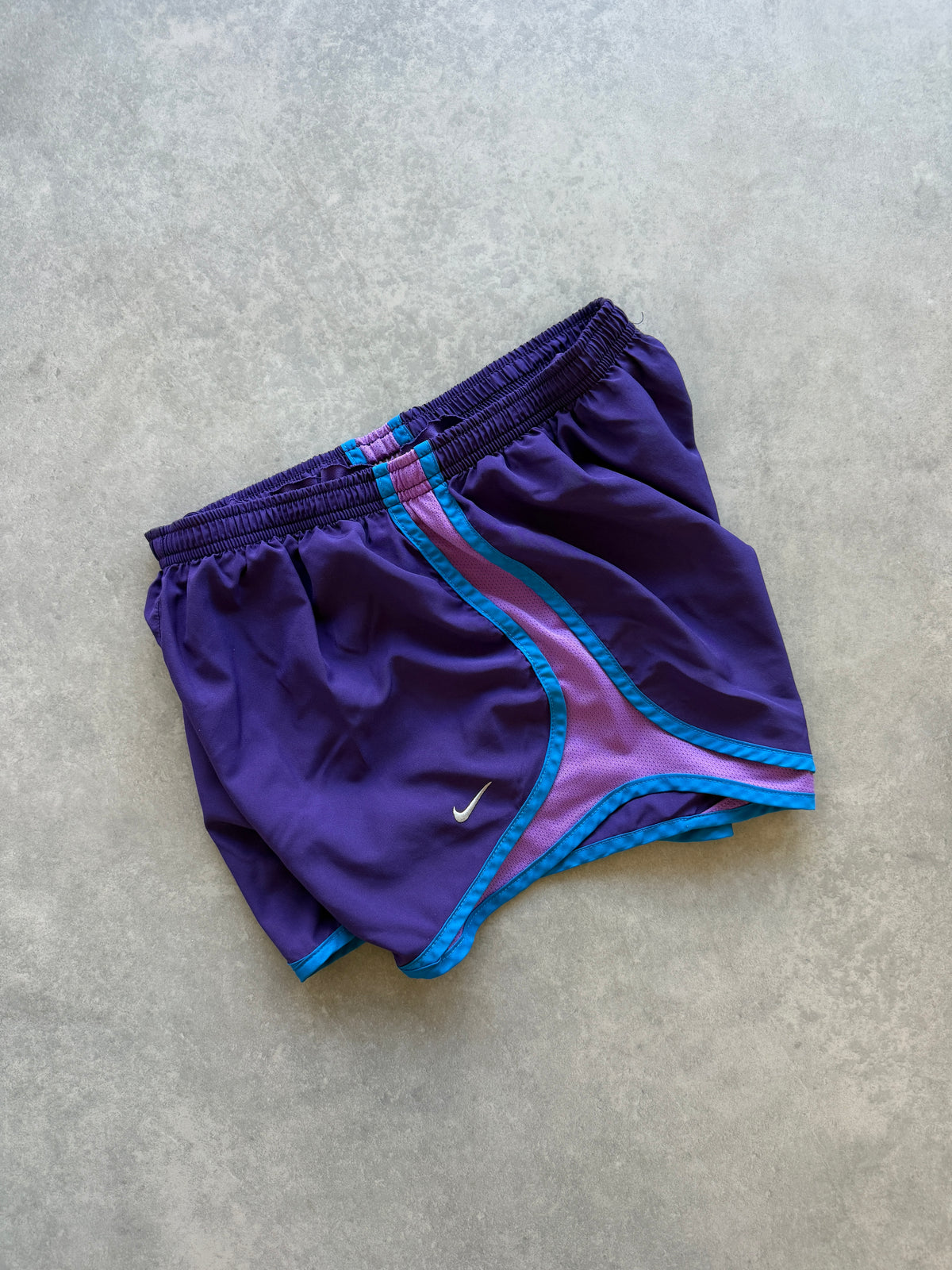 Nike ženski sportski šorc (S)