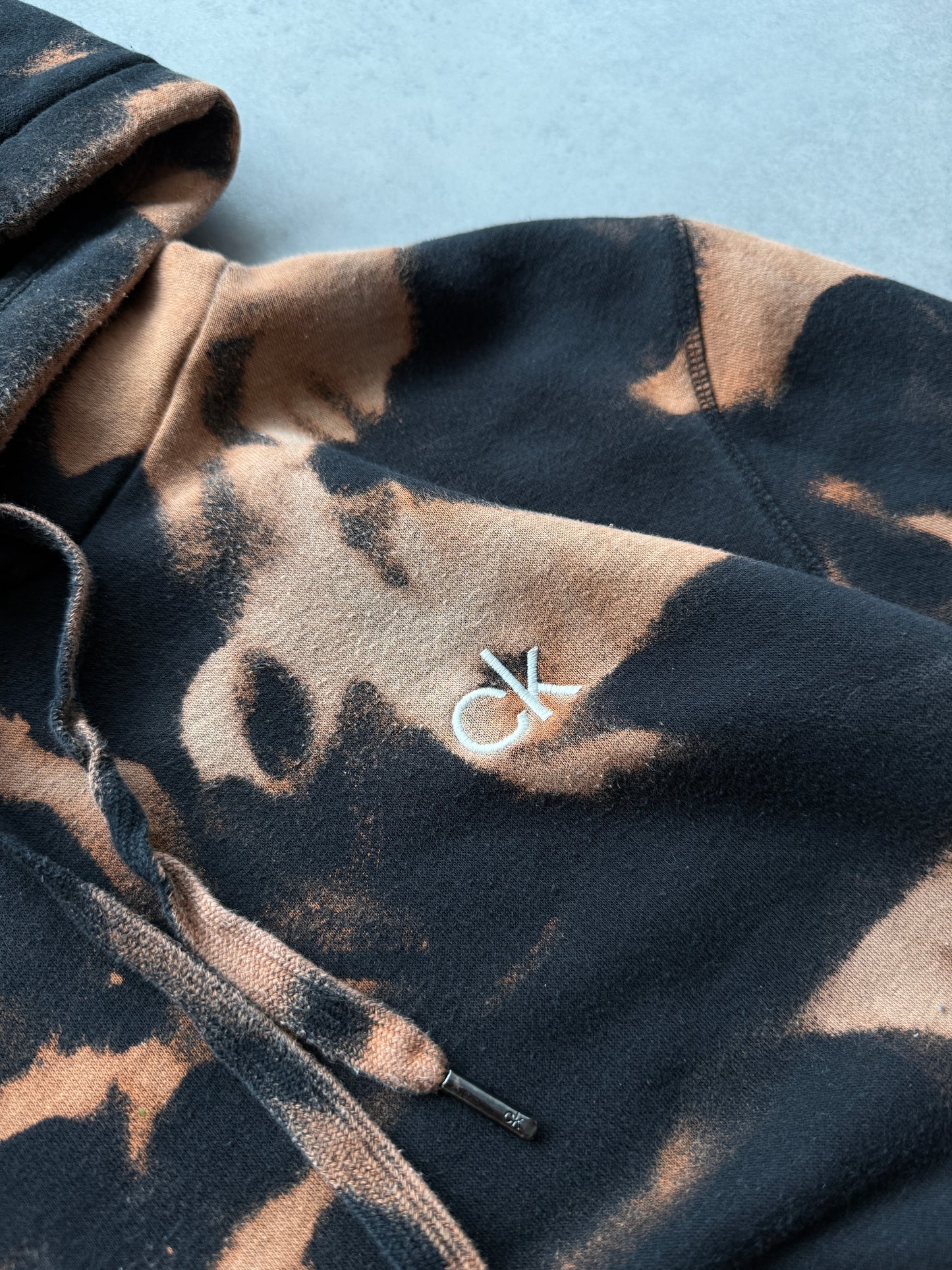 Calvin Klein muška bleech dye dukserica (L)