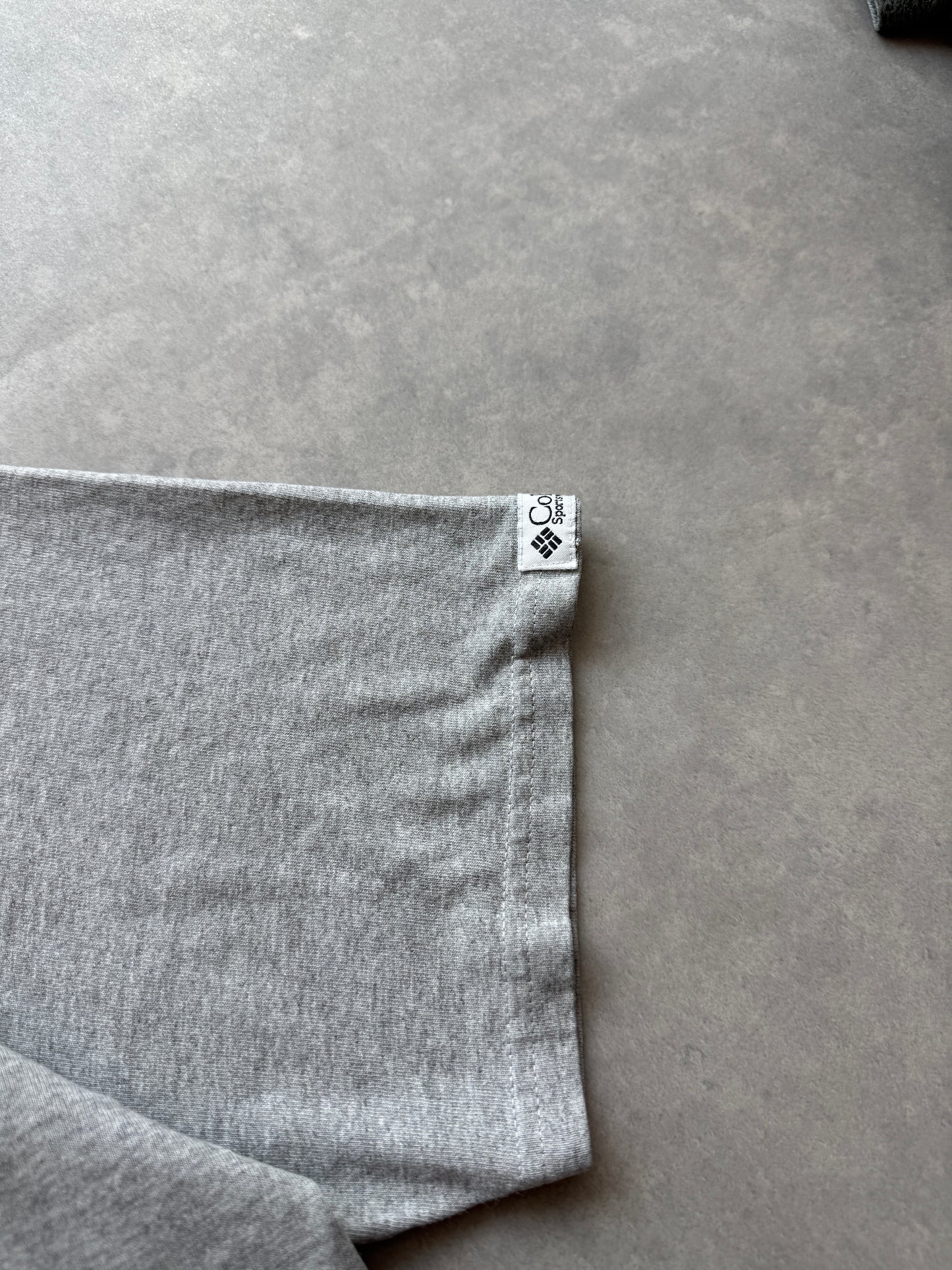Columbia vintage 90s muška basic siva majica (M)
