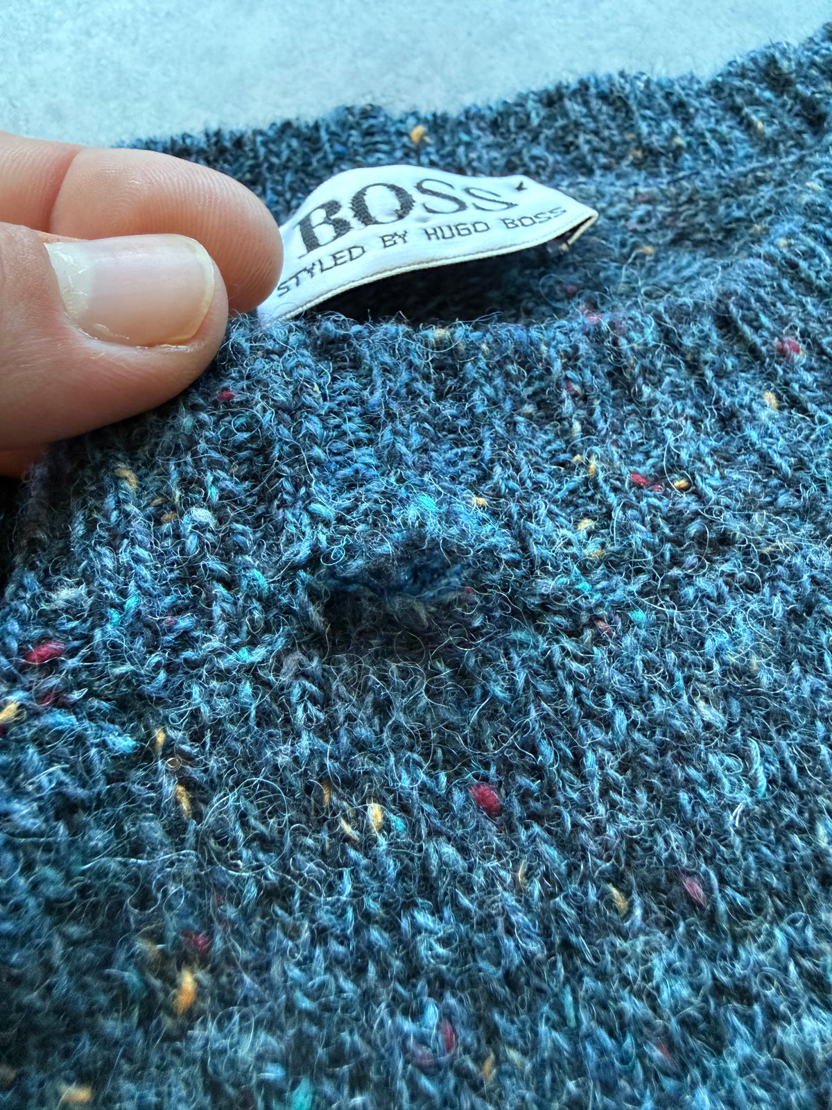 Hugo Boss vintage 90s muški džemper (L)