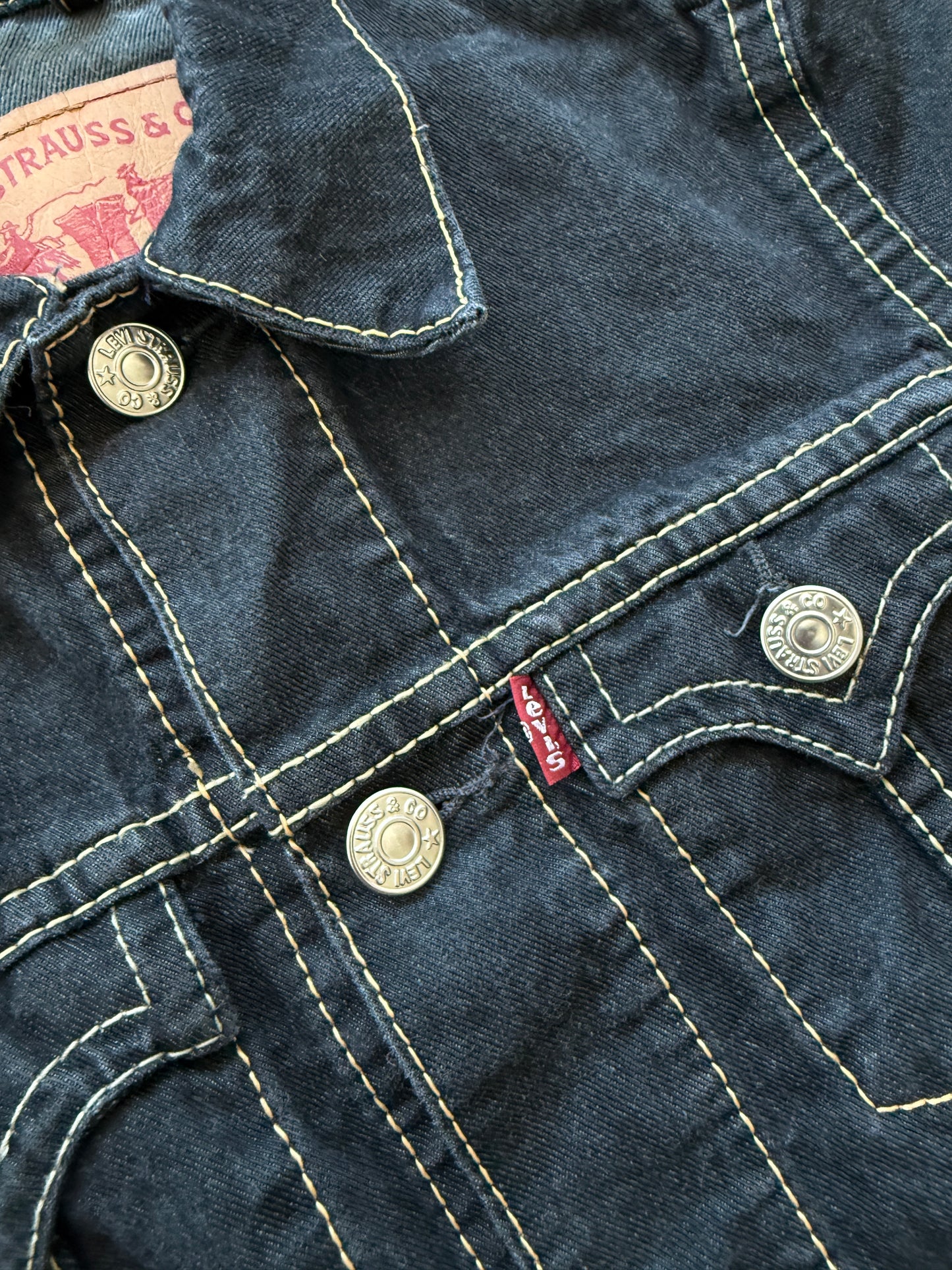 Levis 2000s ženska slim fit teksas jakna (XS)