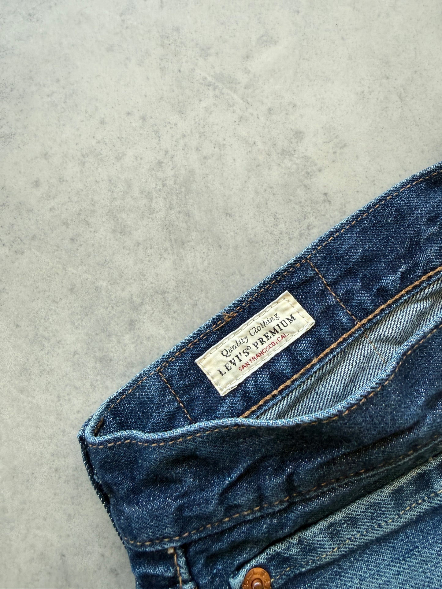 Levis 501 muške tamno plave farmerke (34x32)