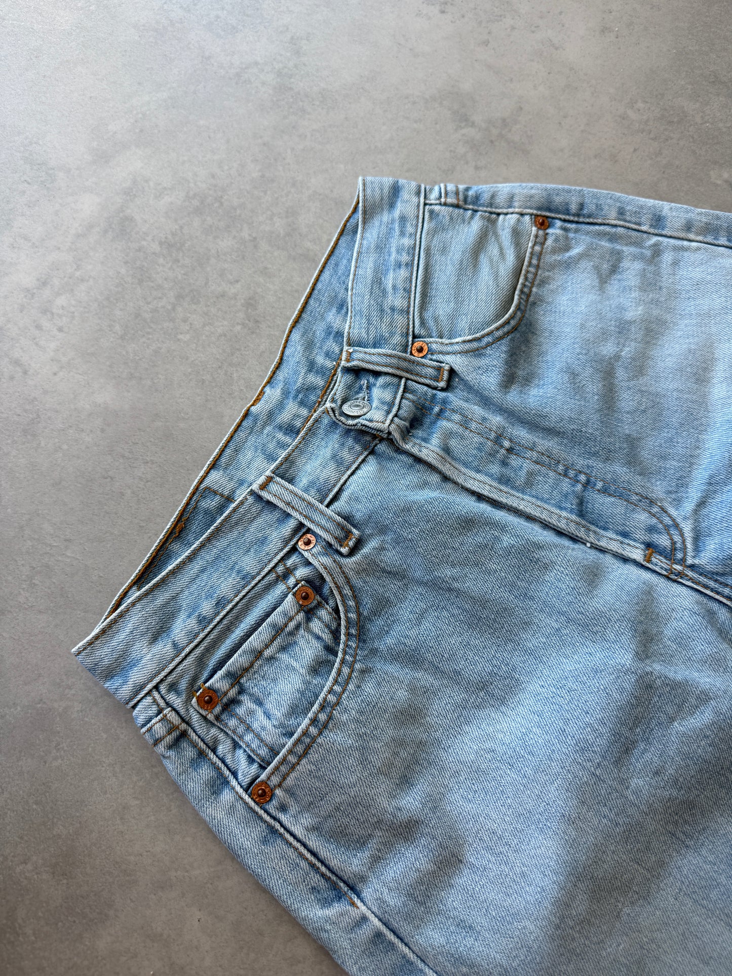 Levis 501 vintage 90s ženske farmerke (28x32)