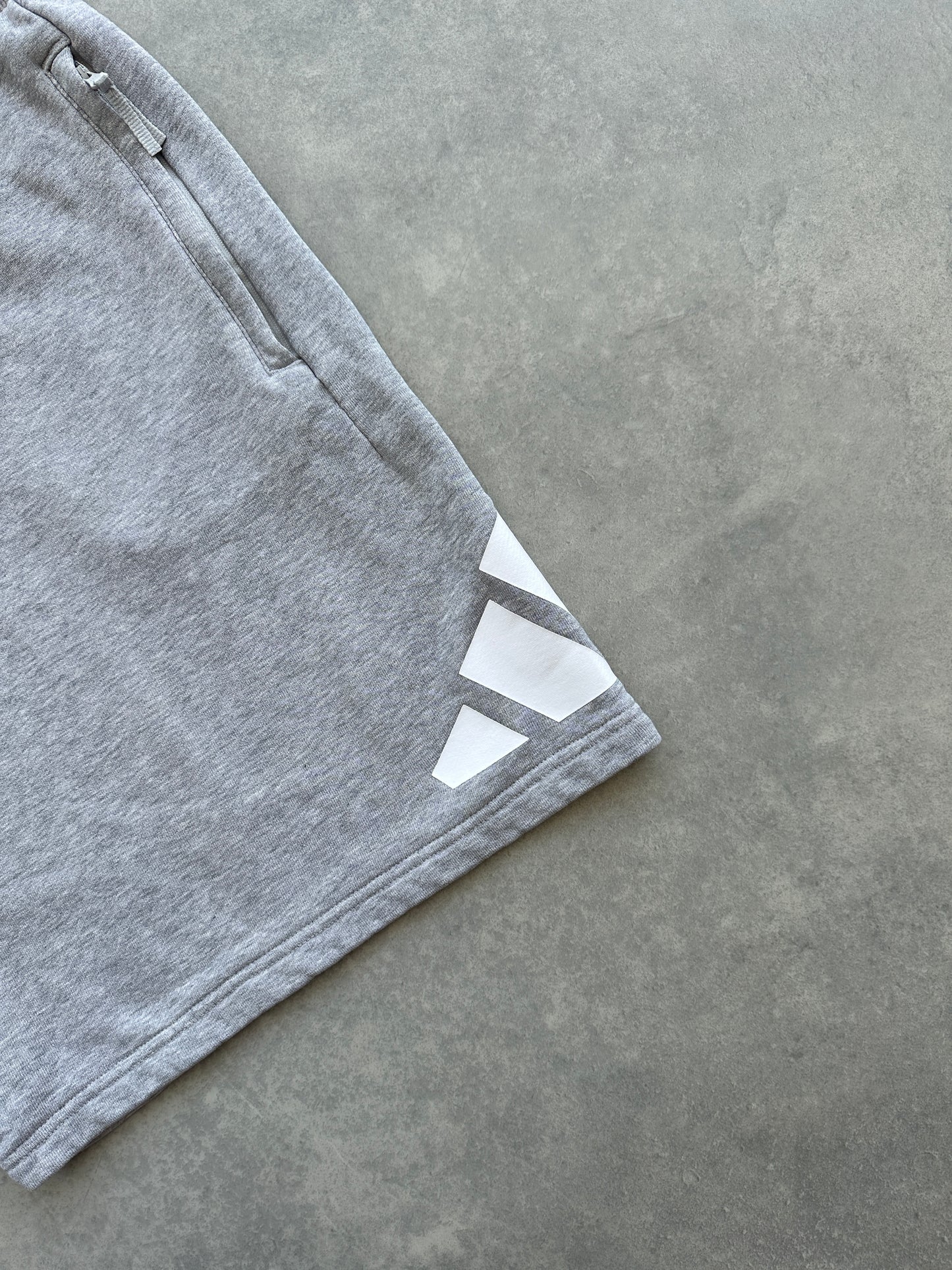 Adidas muški basic sivi šorc (XXL)