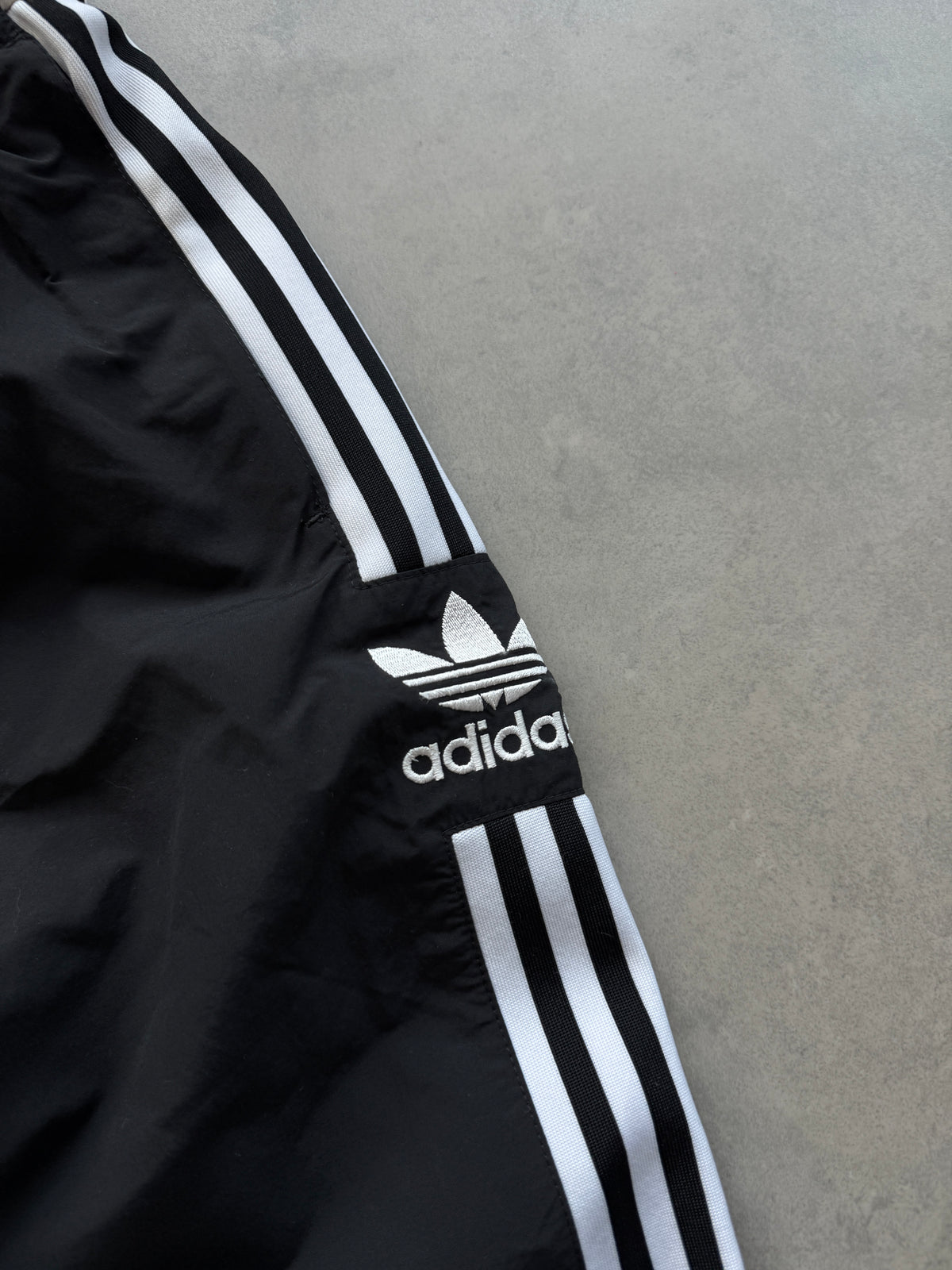Adidas ženska crna šuškava trenerka (XS)