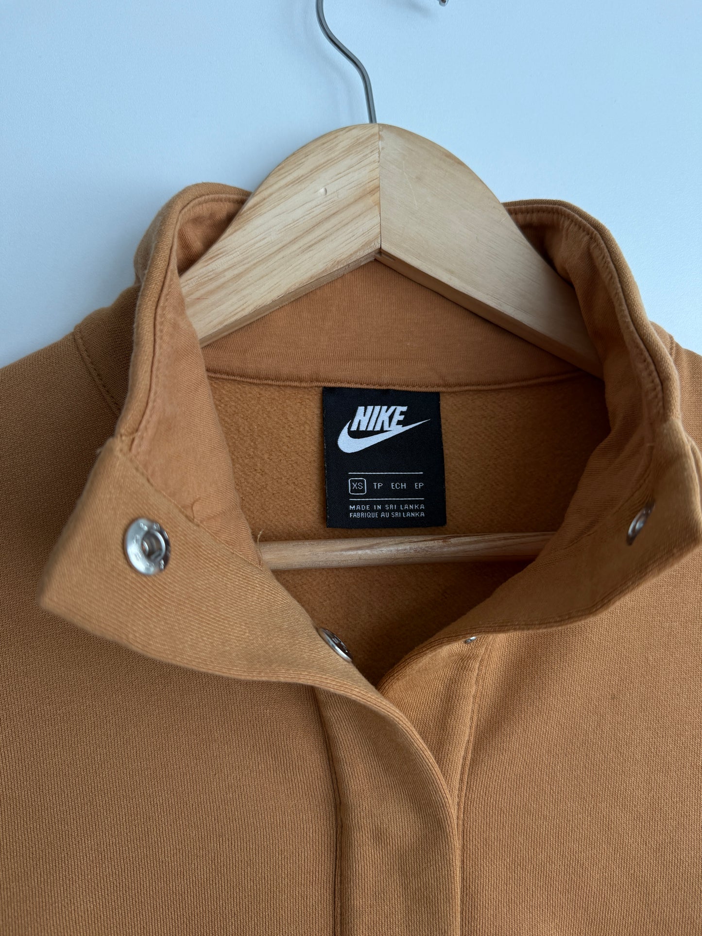 Nike ženska smedja dukserica (XS)