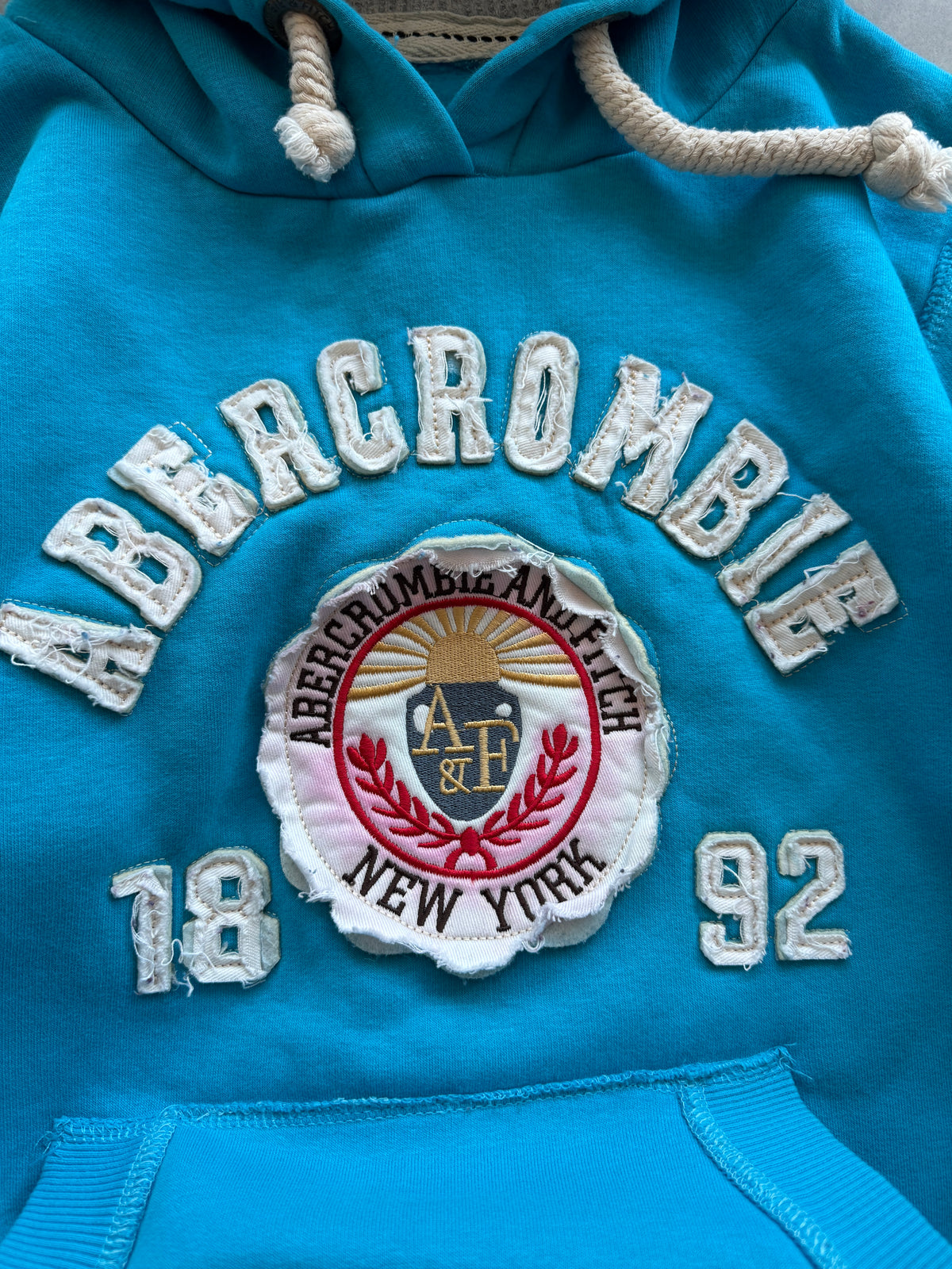 Abercrombie & Fitch Y2K ženska plava dukserica (L)