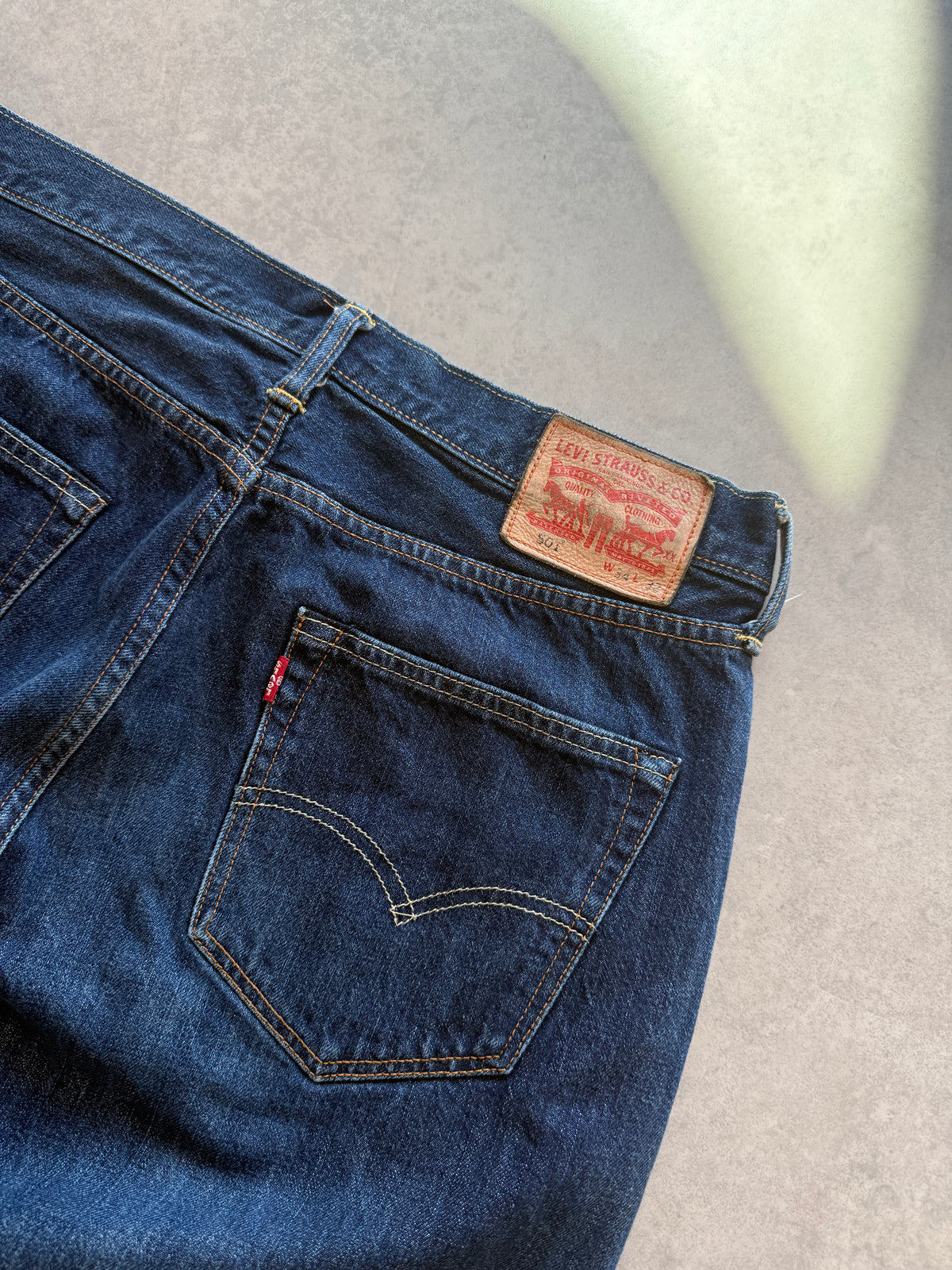 Levis 501 muške tamno plave farmerke (34x32)