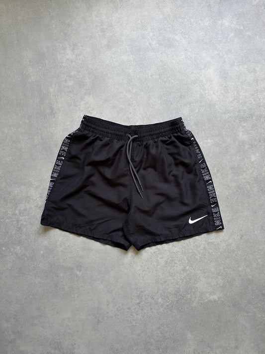 Nike ženski crni sportski šorc (M)