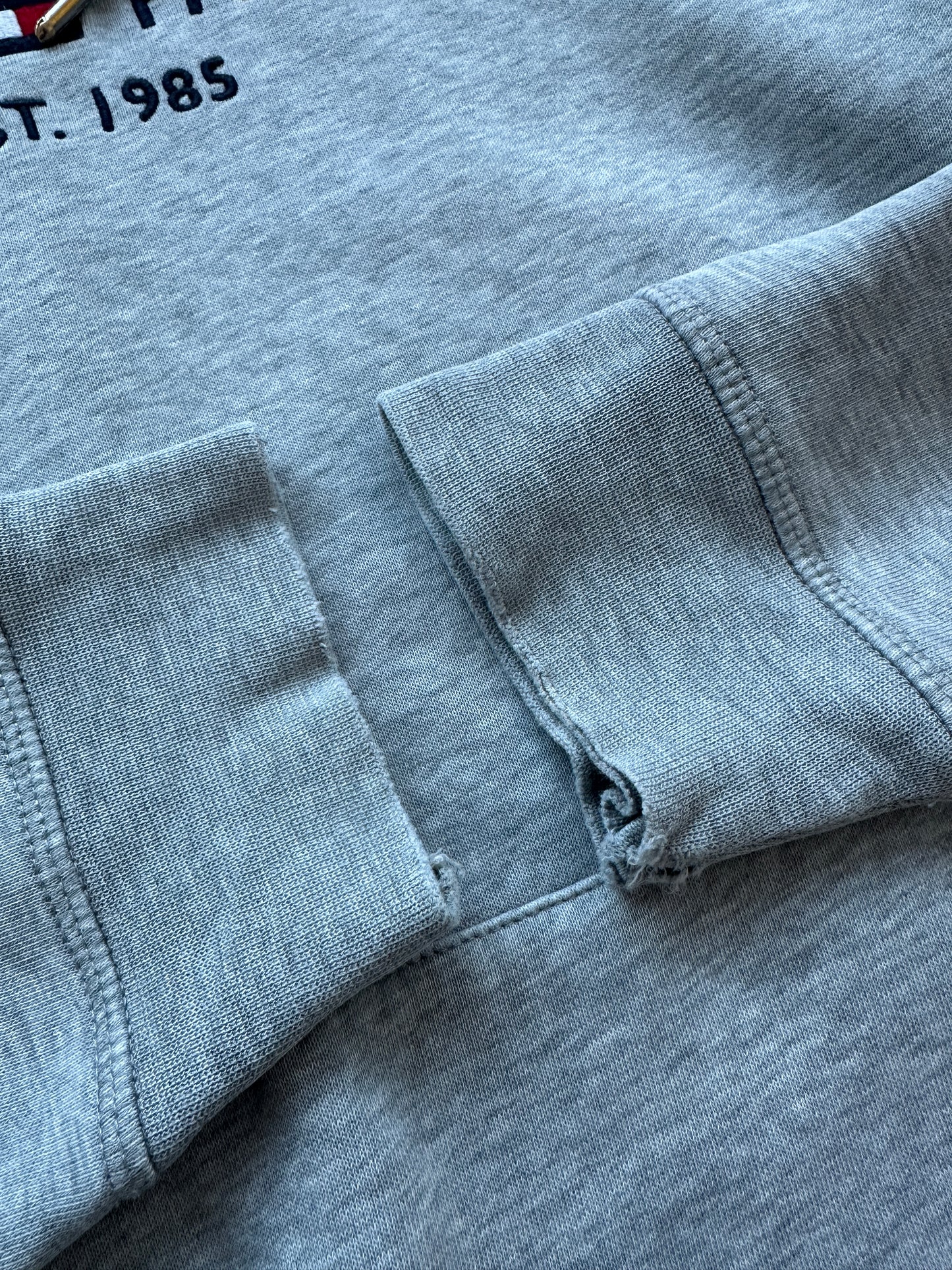 Tommy Hilfiger muška siva dukserica (M)