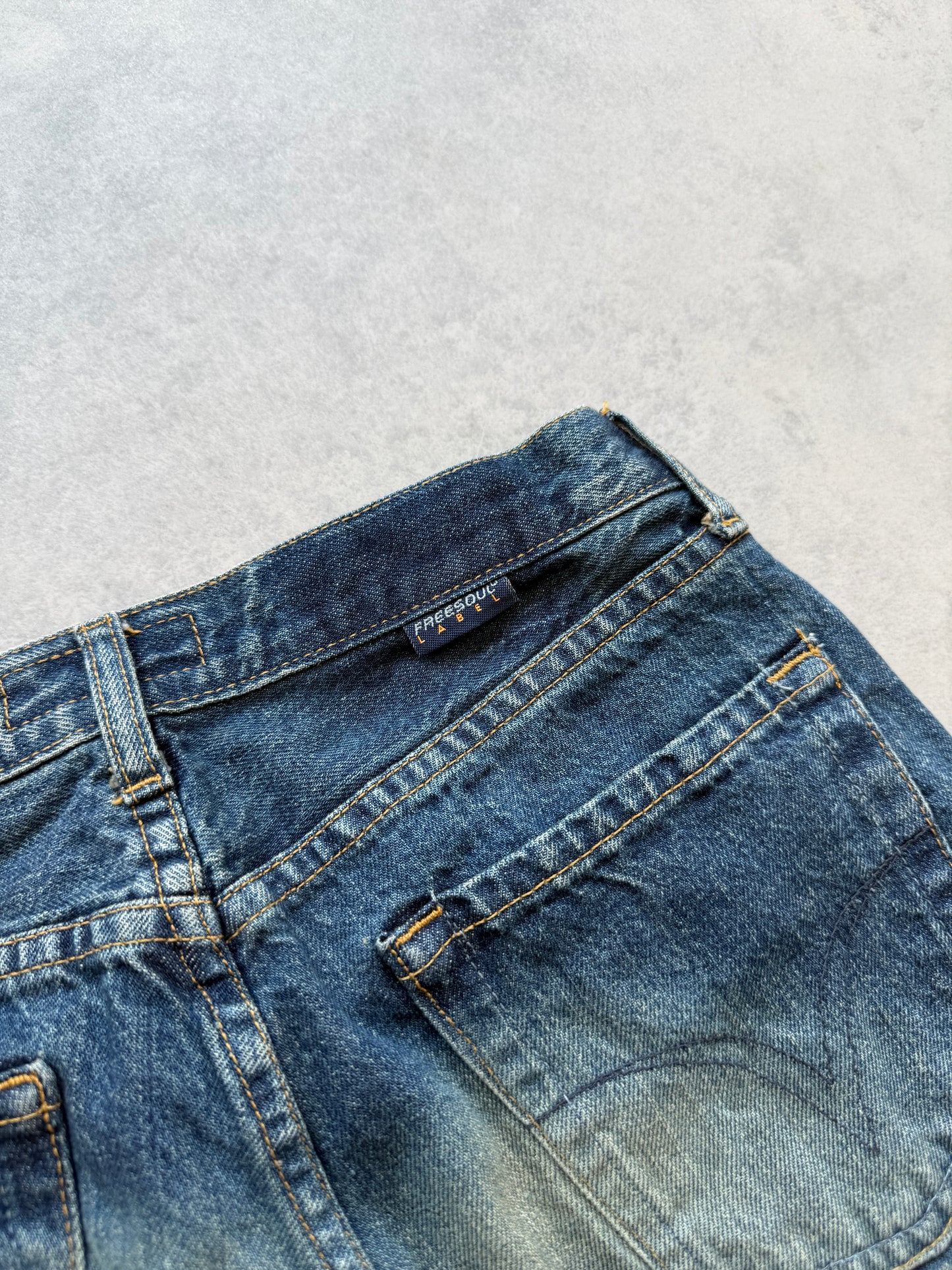Freesoul Y2K ženske bootcut farmerke (XS)