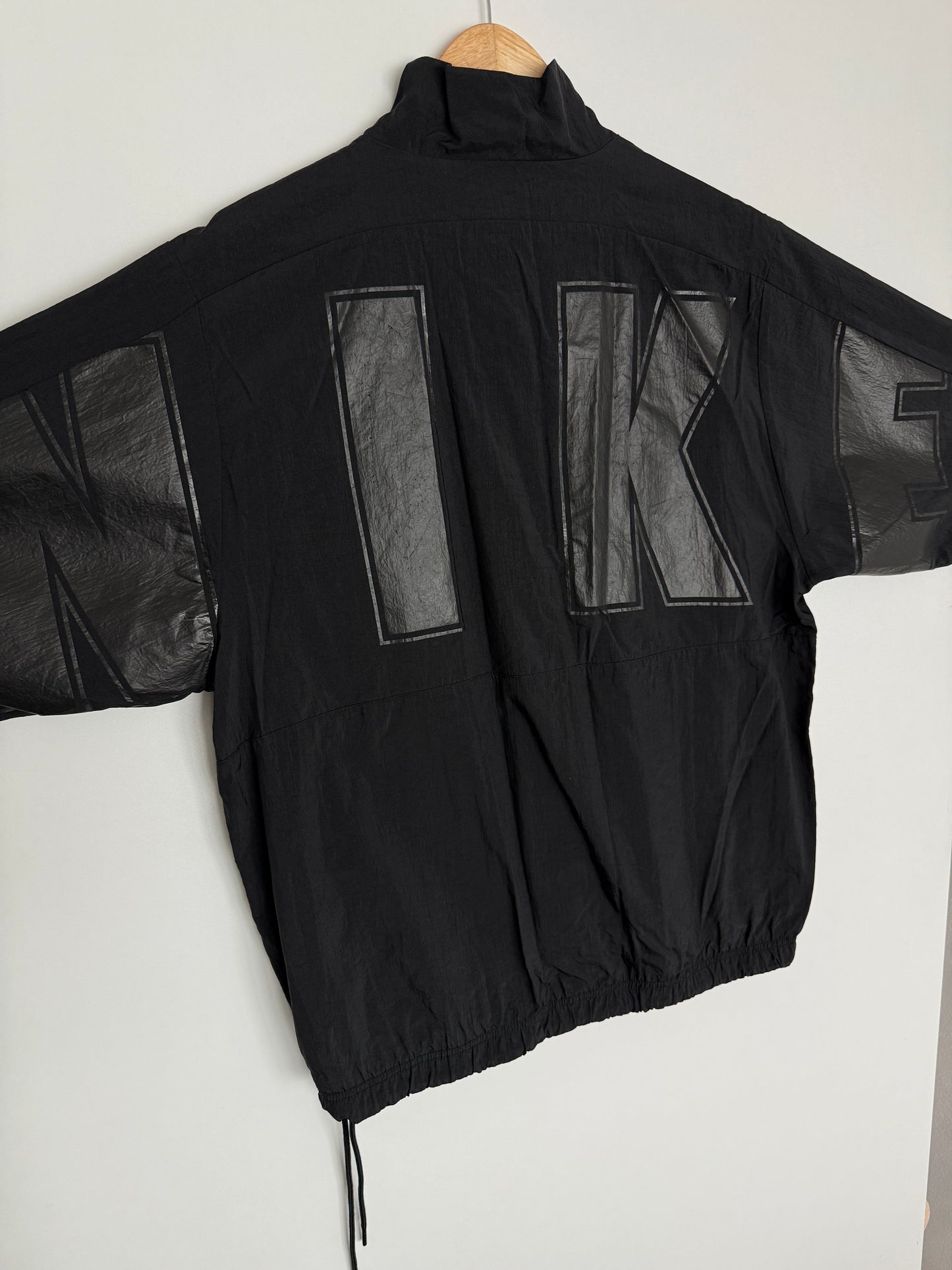Nike muška oversized crna šuškava dukserica (S)