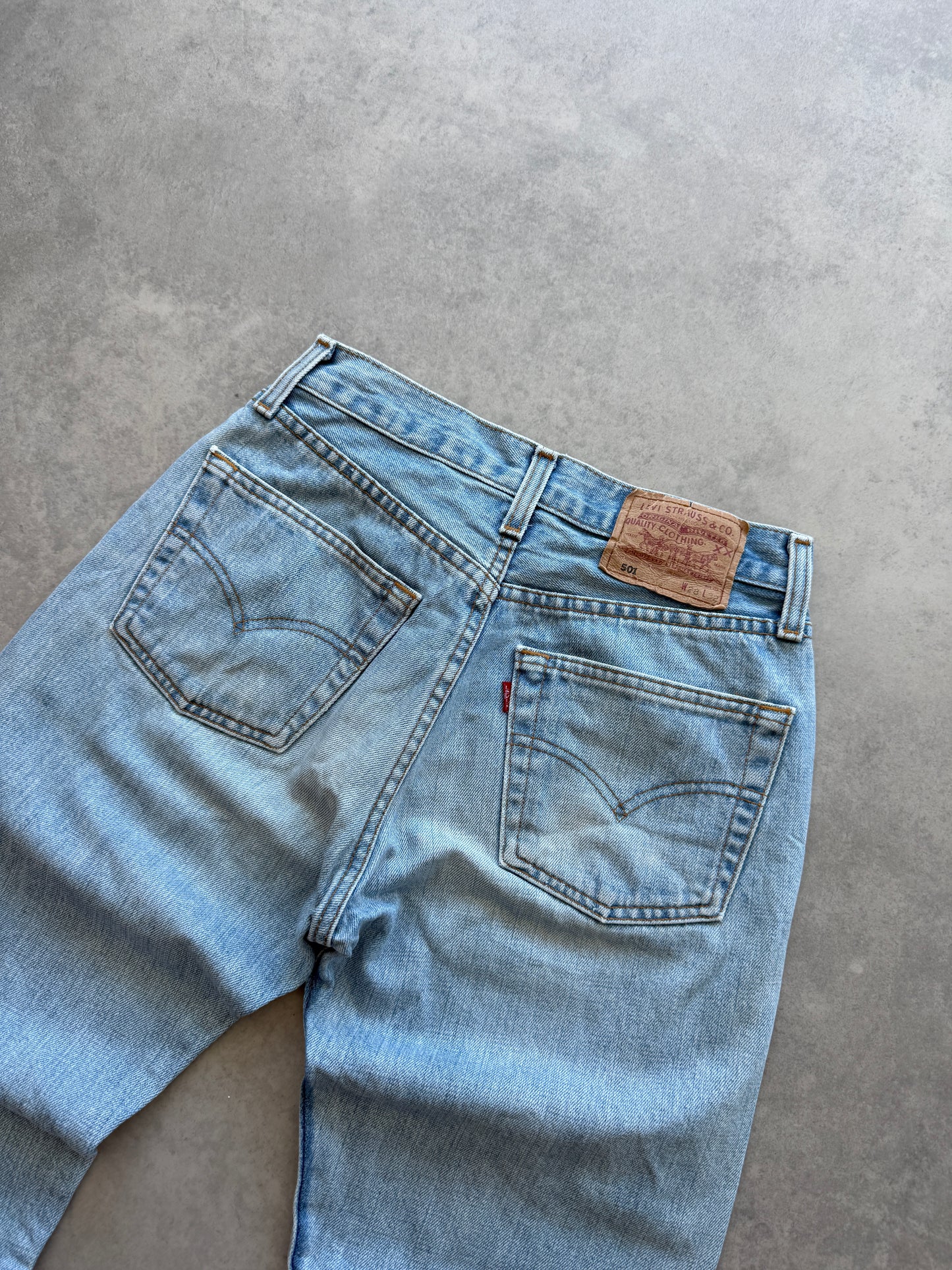 Levis 501 vintage 90s ženske farmerke (28x32)
