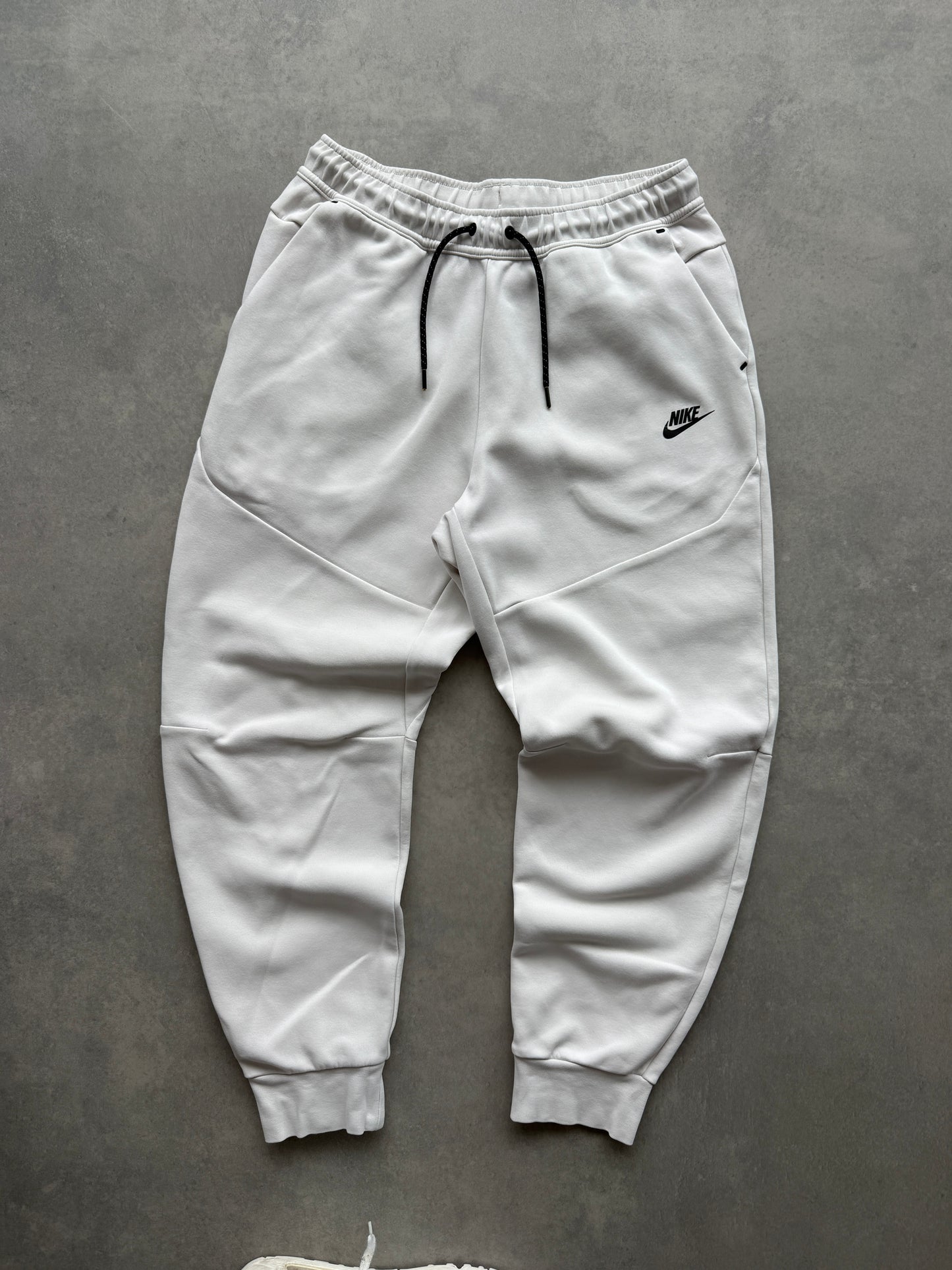 Nike Tech Fleece muška bijela trenerka (L)