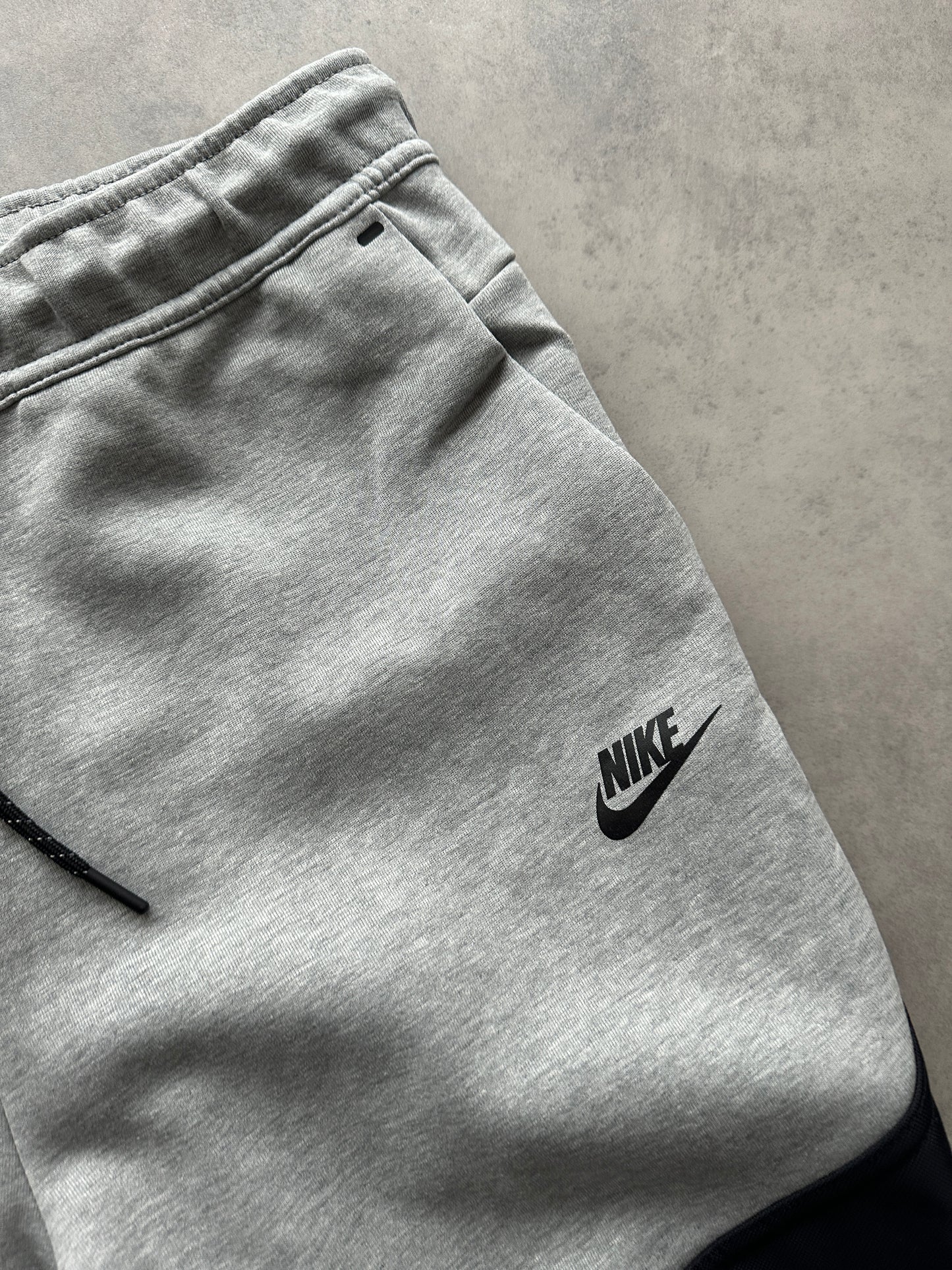 Nike Tech Fleece Hybrid muška siva trenerka (L, XL)