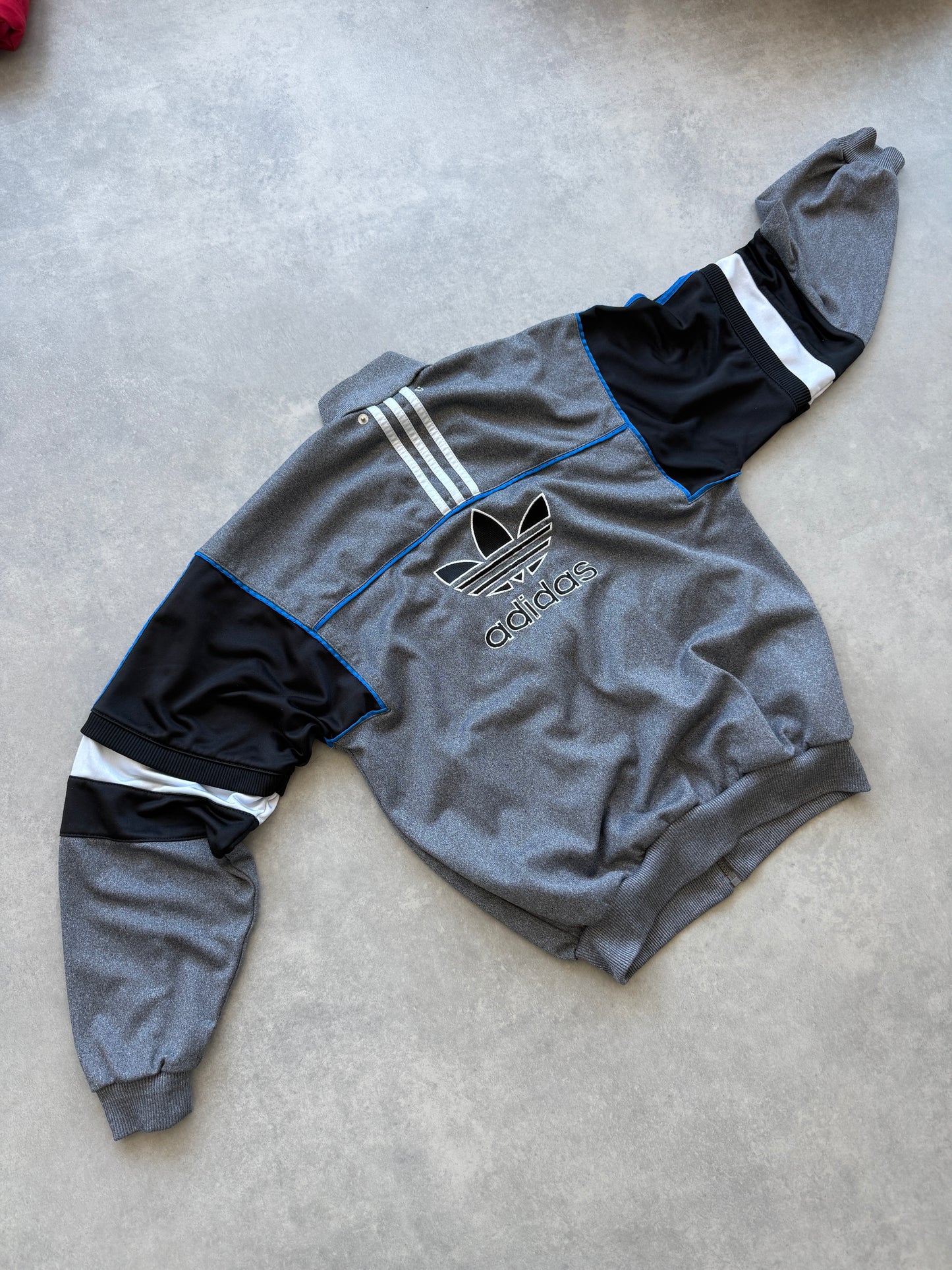 Adidas 90s ženska siva dukserica (L)