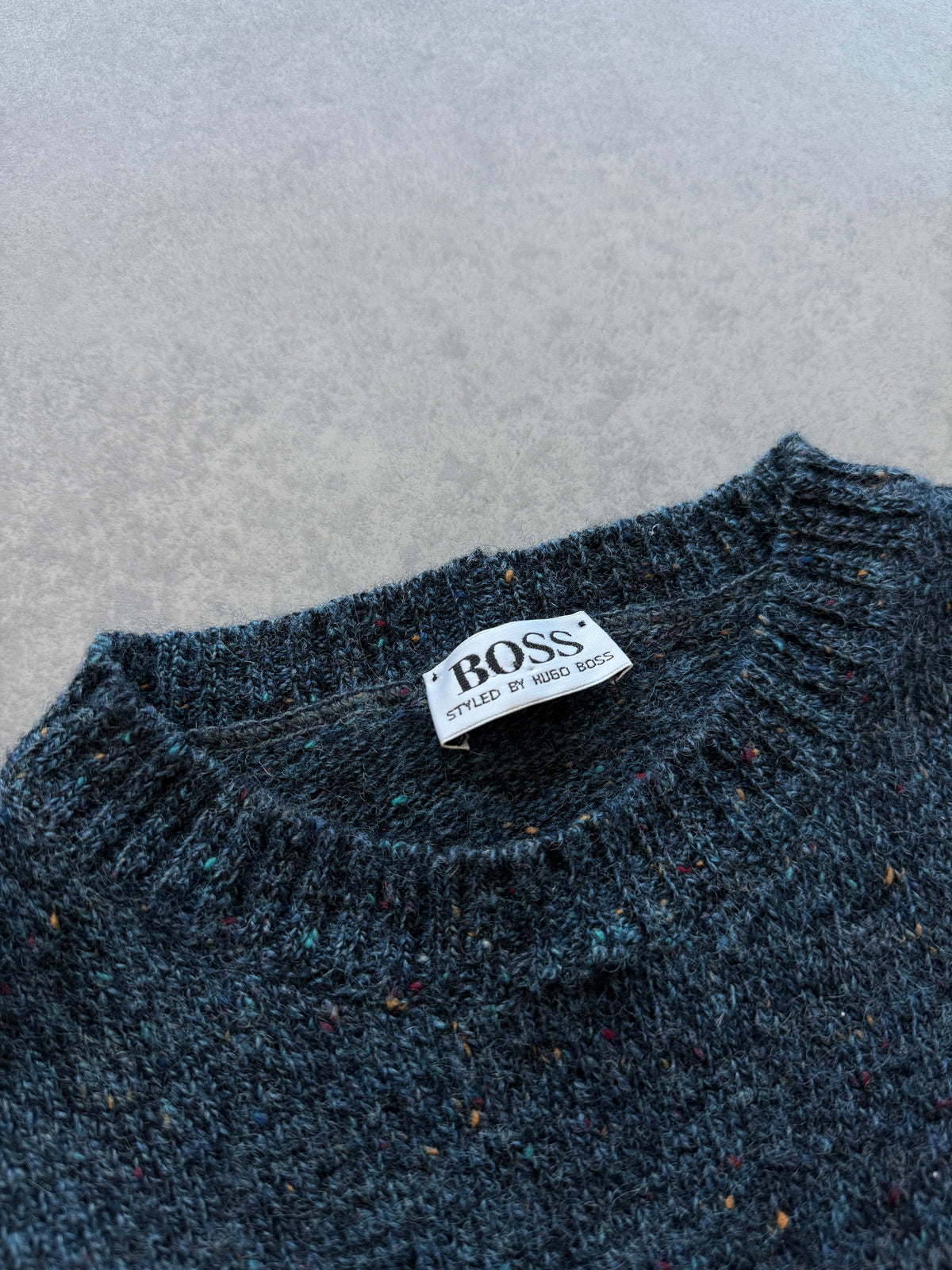 Hugo Boss vintage 90s muški džemper (L)
