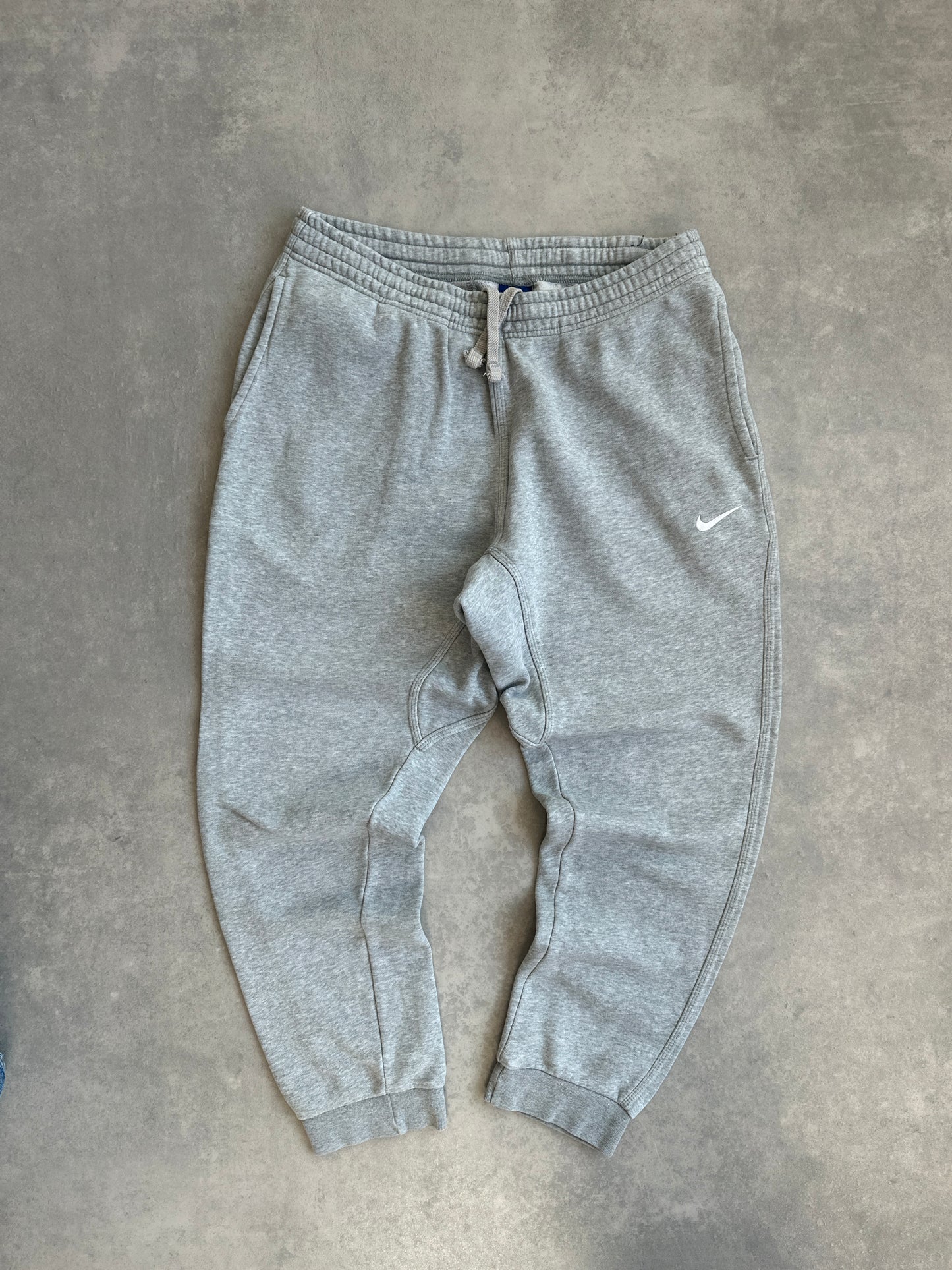 Nike muška basic siva trenerka (L)