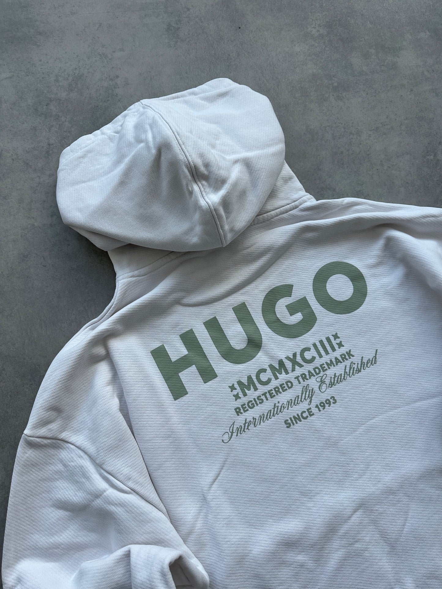 Hugo Boss muška bijela heavy cotton dukserica (M)