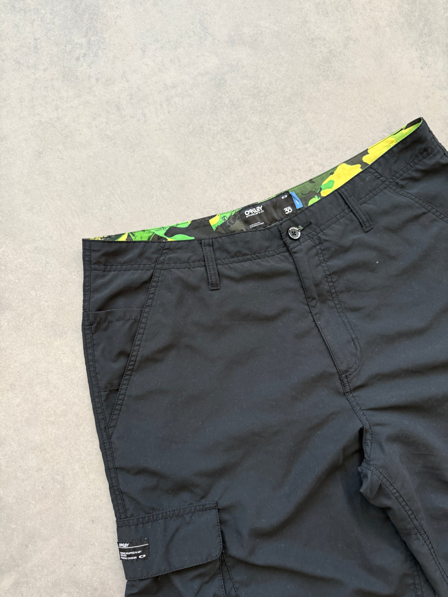Oakley muški crni lagani cargo šorc (XL)
