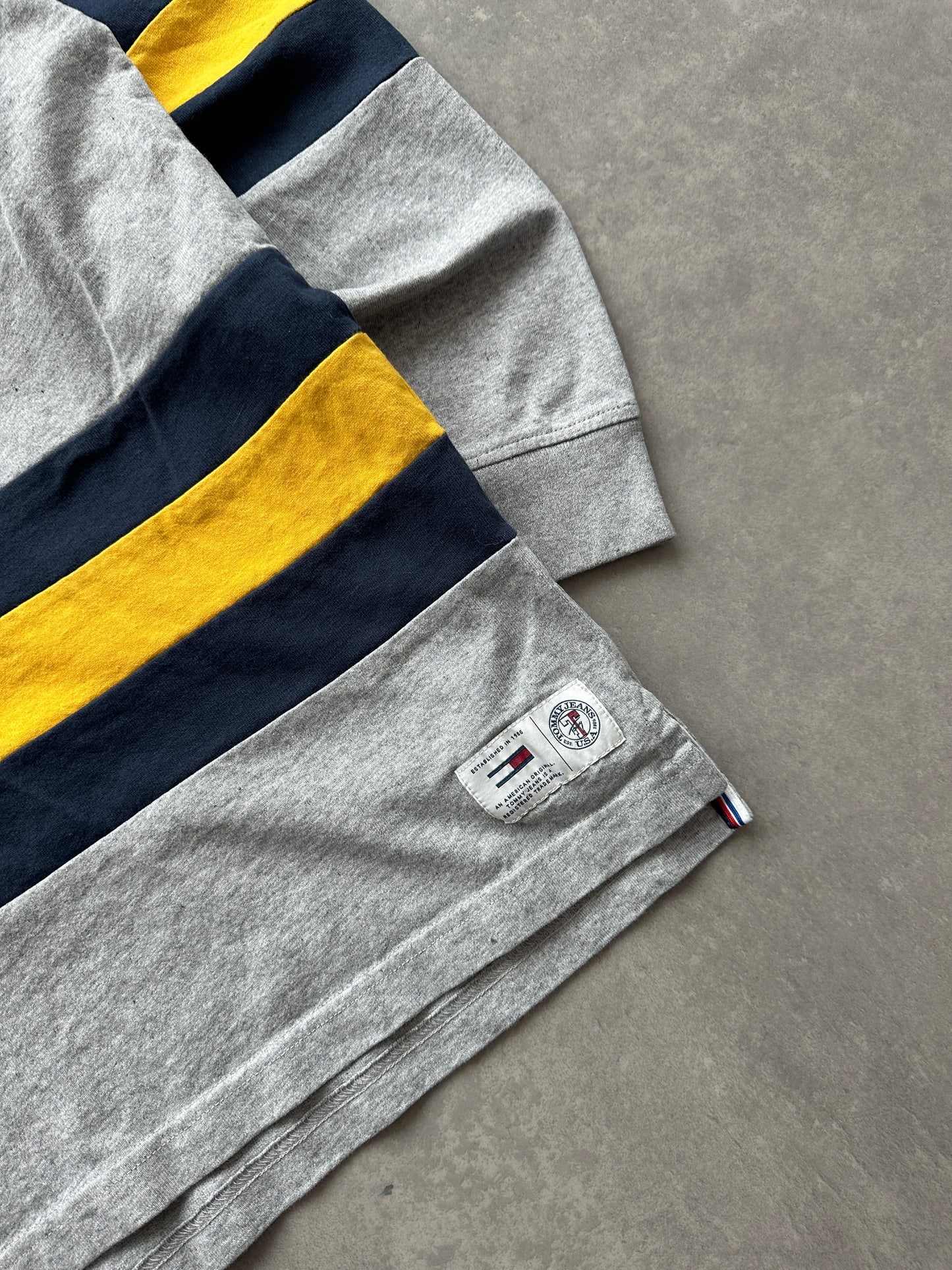 Tommy Jeans muška siva polo majica (L)