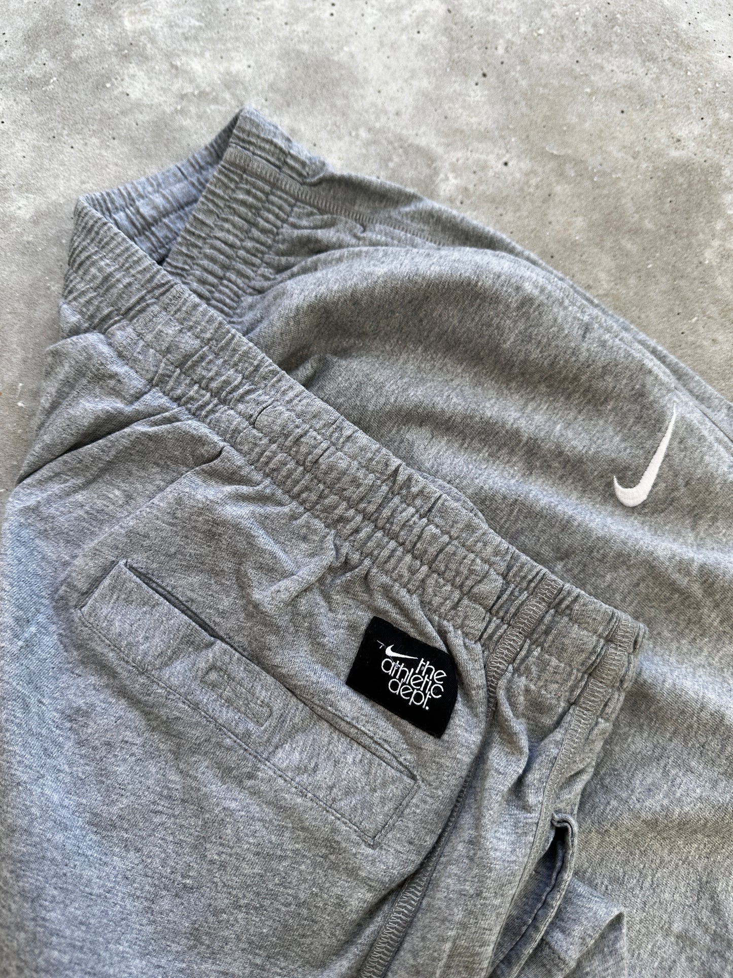 Nike Athletic Dpt 2000s muška siva baggy trenerka (XL)