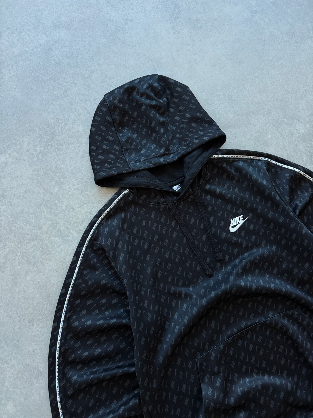 Nike muška AOP crna dukserica (S)