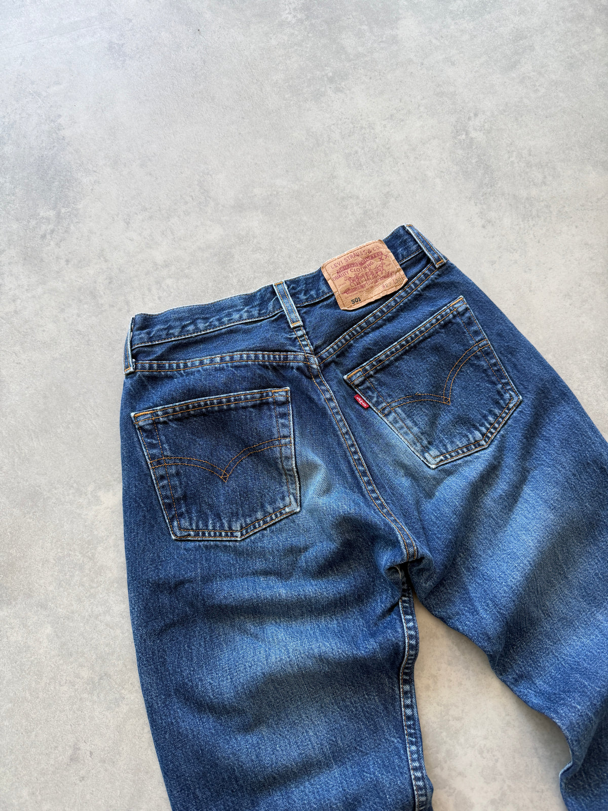 Levis 501 ženske tamno plave farmerke (29x32)