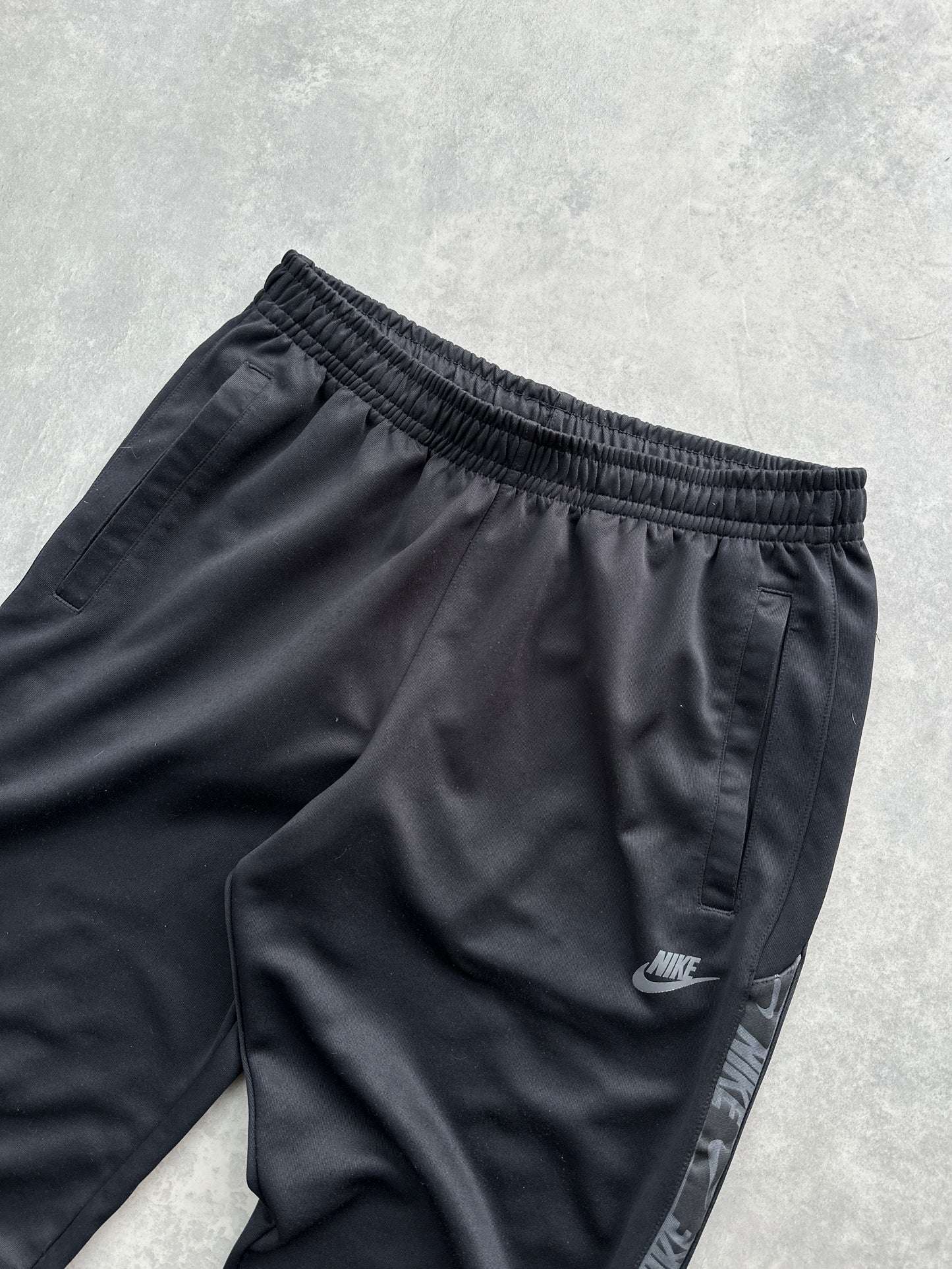 Nike muška crna trenerka (L)