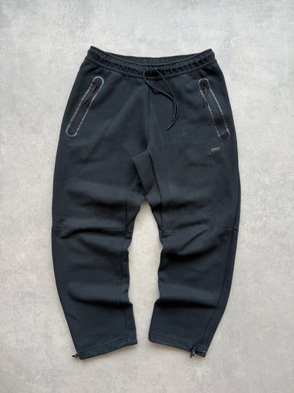 Nike Tech Fleece muška crna trenerka (L)