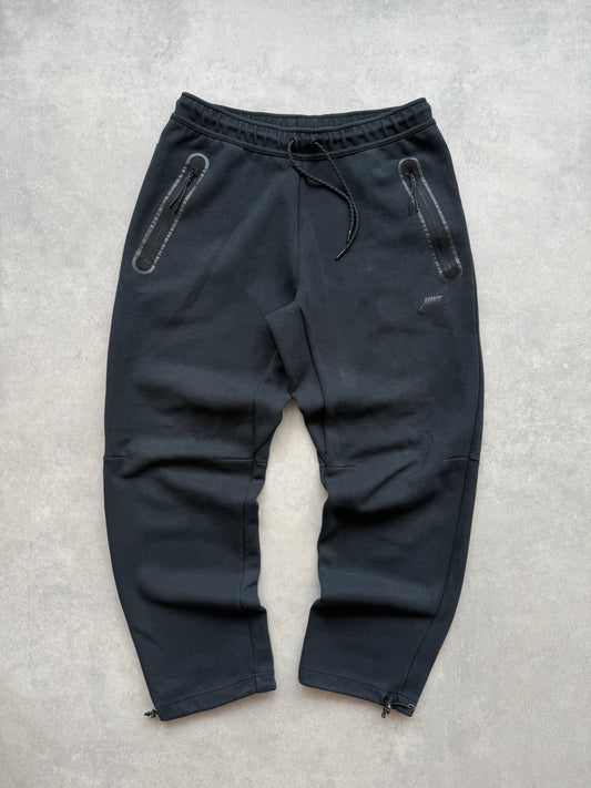 Nike Tech Fleece muška crna trenerka (L)
