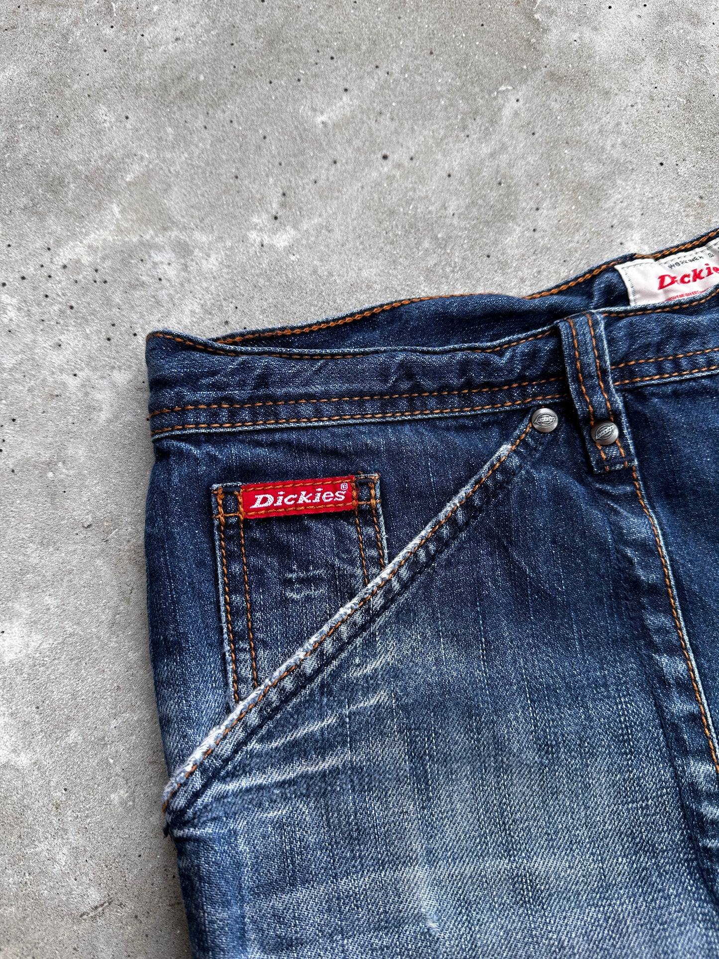 Dickies 2000s muški distressed denim šorc (33)