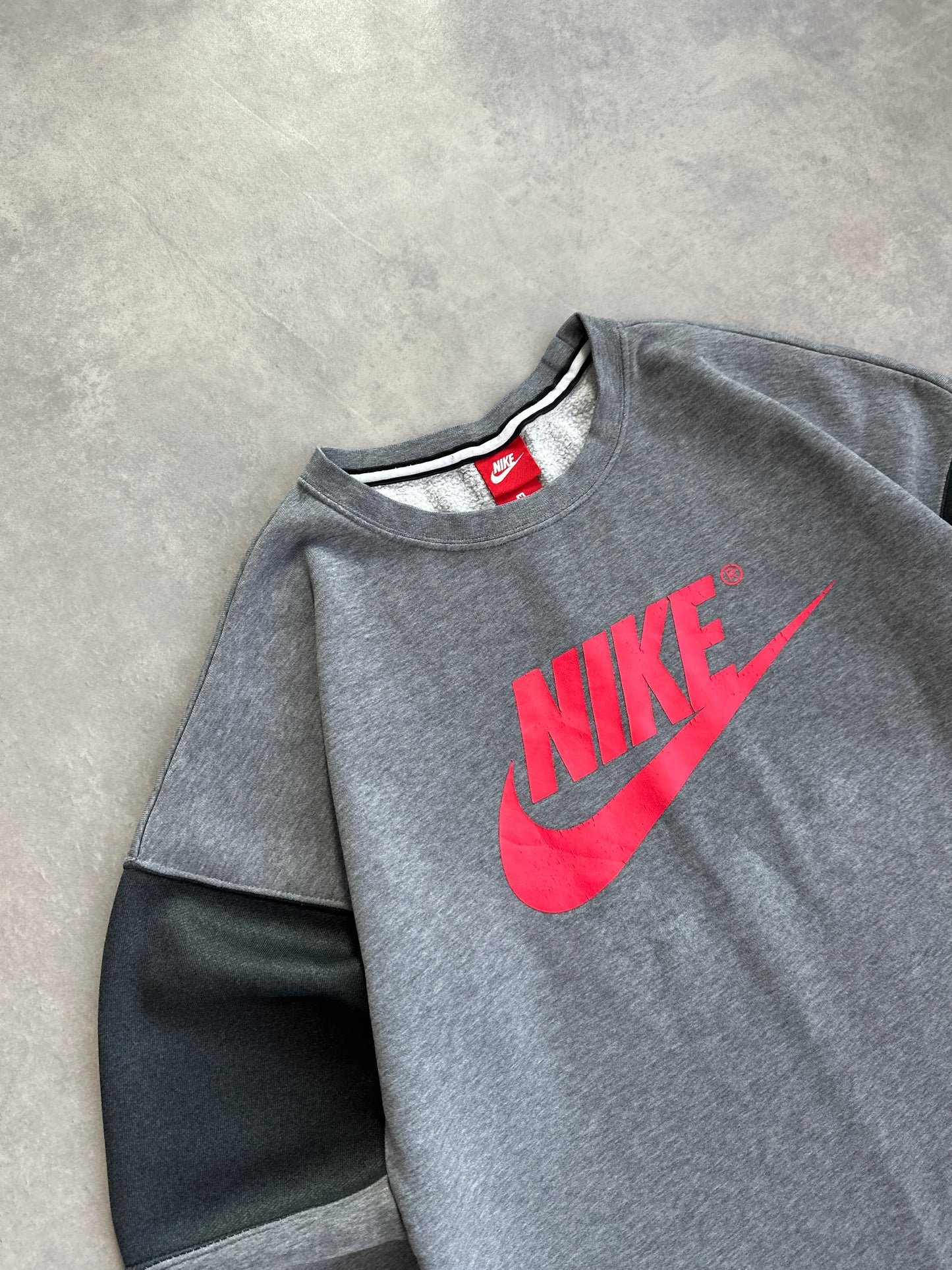 Nike muška siva basic dukserica (M)