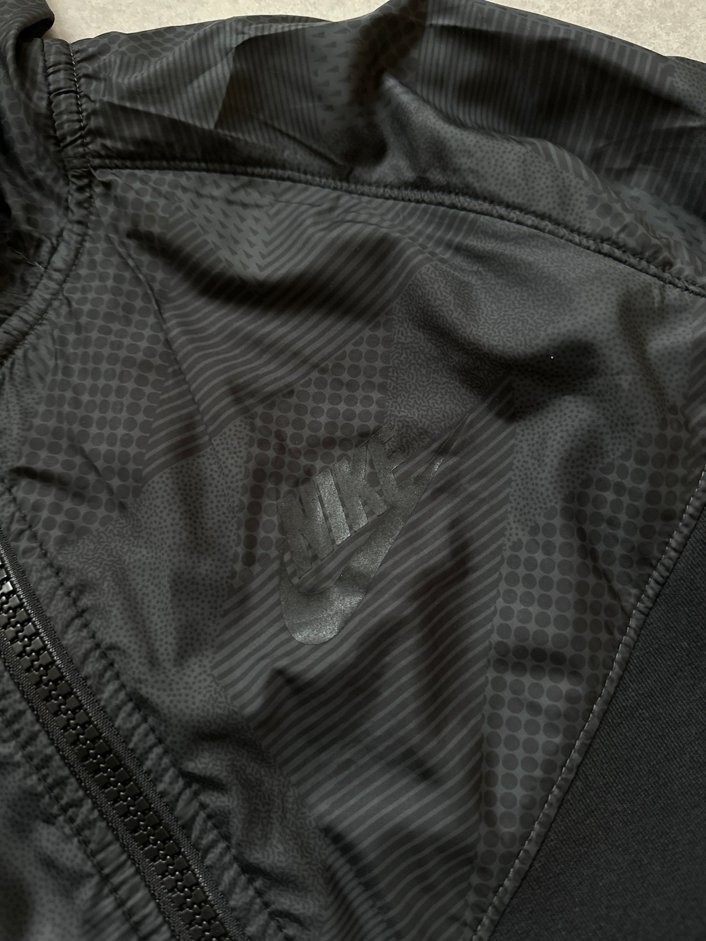 Nike muška crna dukserica (M)