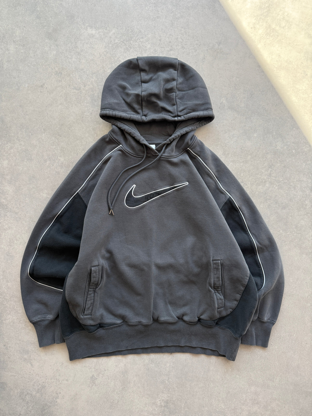 Nike ženska siva oversized dukserica (M)