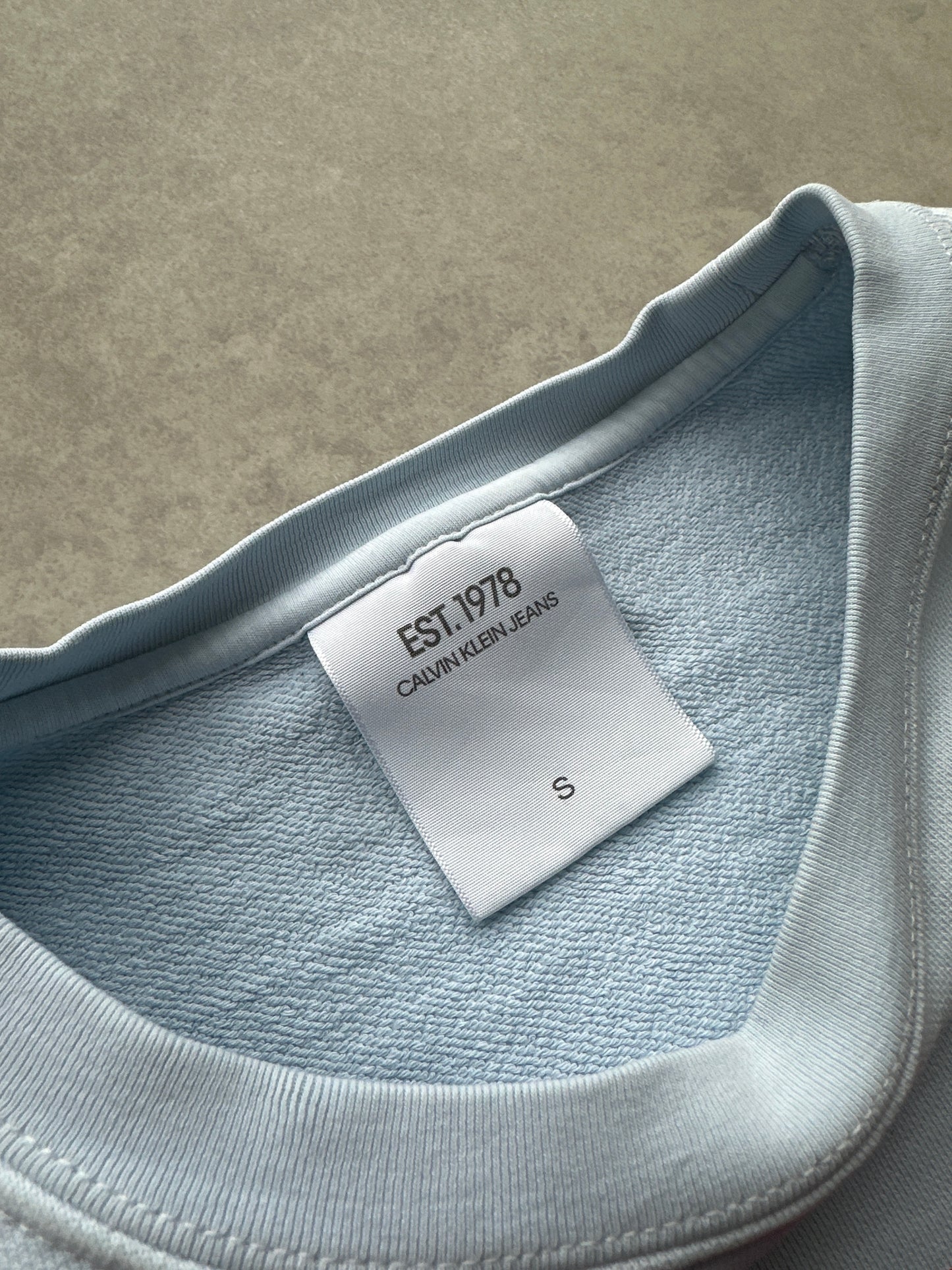 Calvin Klein Jeans muška plava dukserica (S)