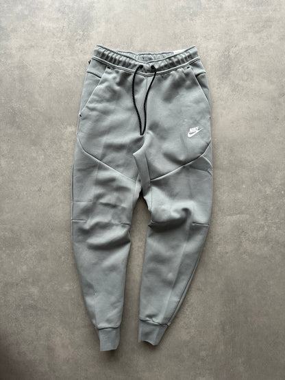 Nike Tech Fleece muška siva trenerka (XS)