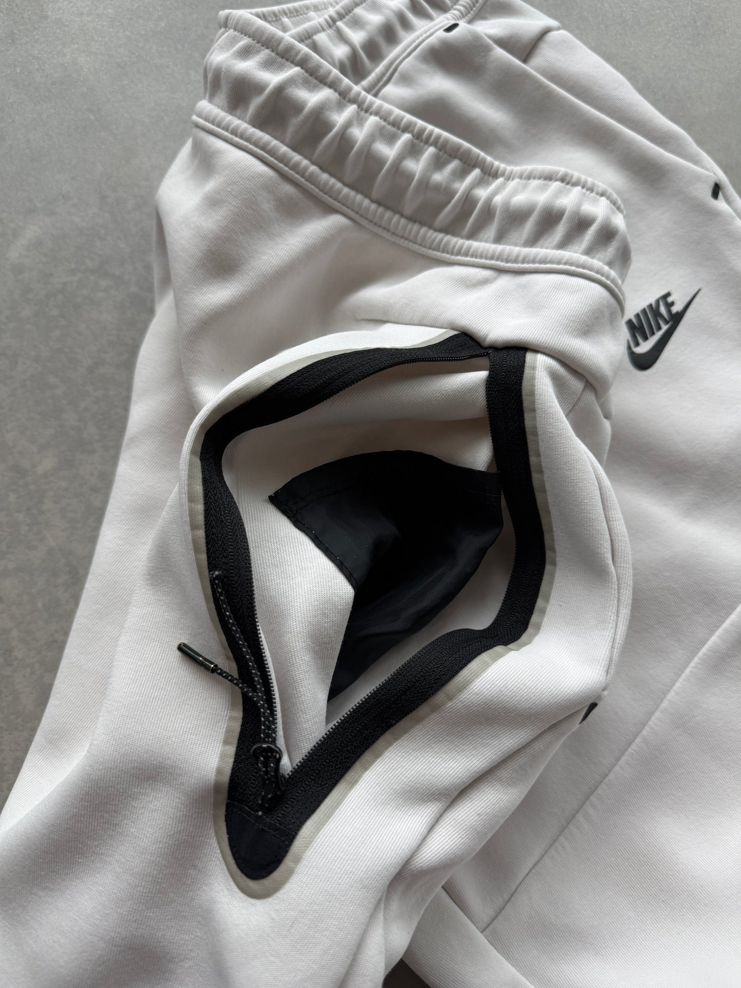 Nike Tech Fleece muška bijela trenerka (L)