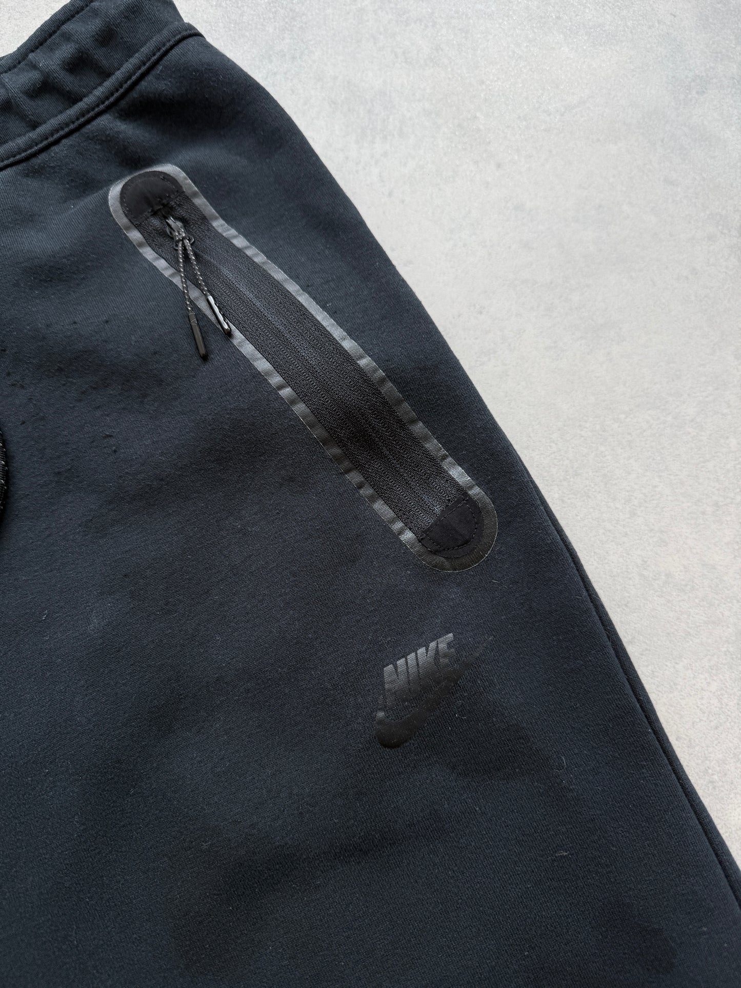 Nike Tech Fleece muška crna trenerka (L)