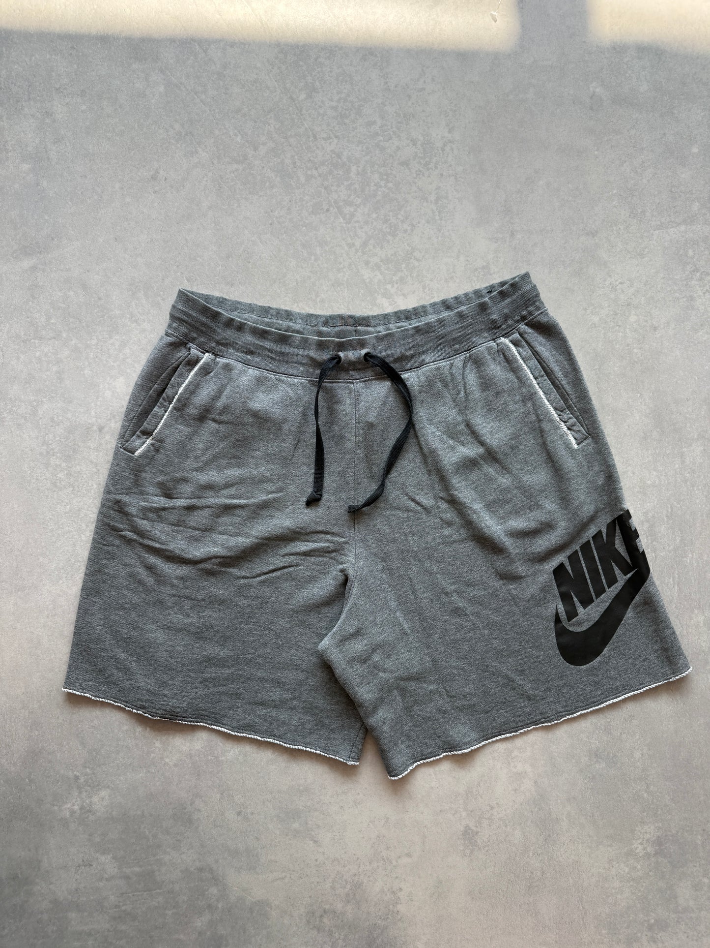 Nike muški sivi basic šorc (XL)