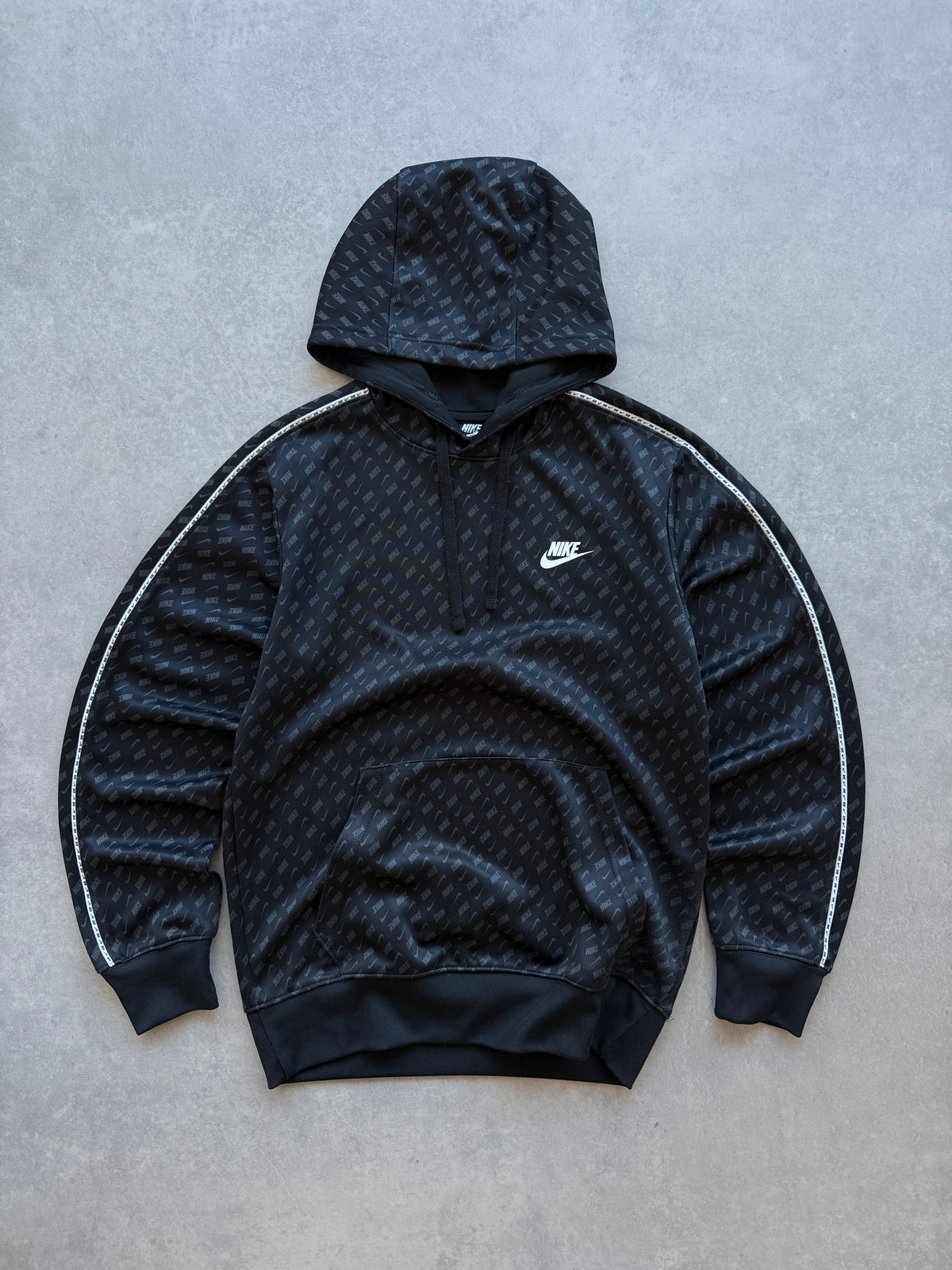 Nike muška AOP crna dukserica (S)