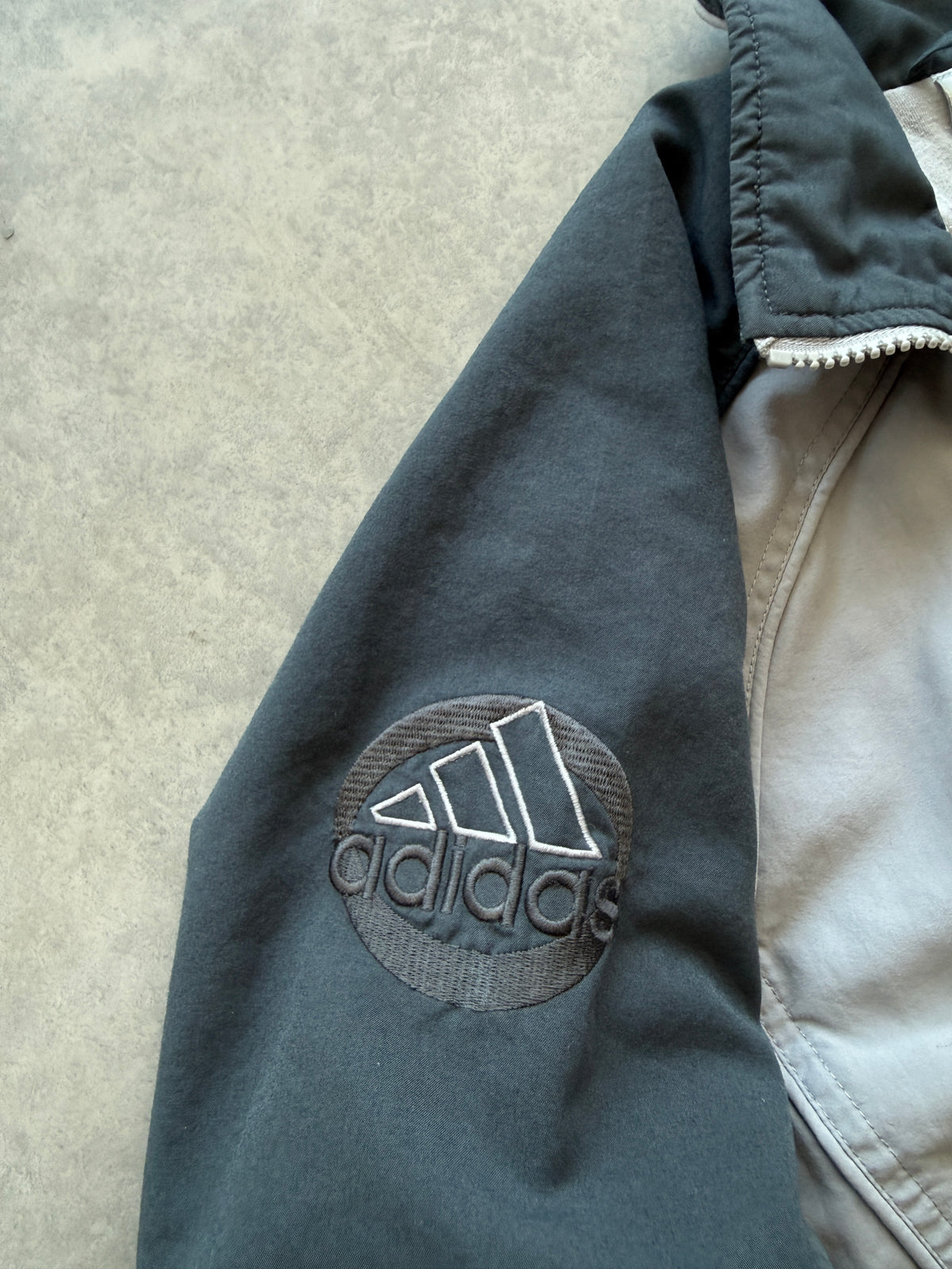 Adidas 2000s ženska šuškava dukserica (M)